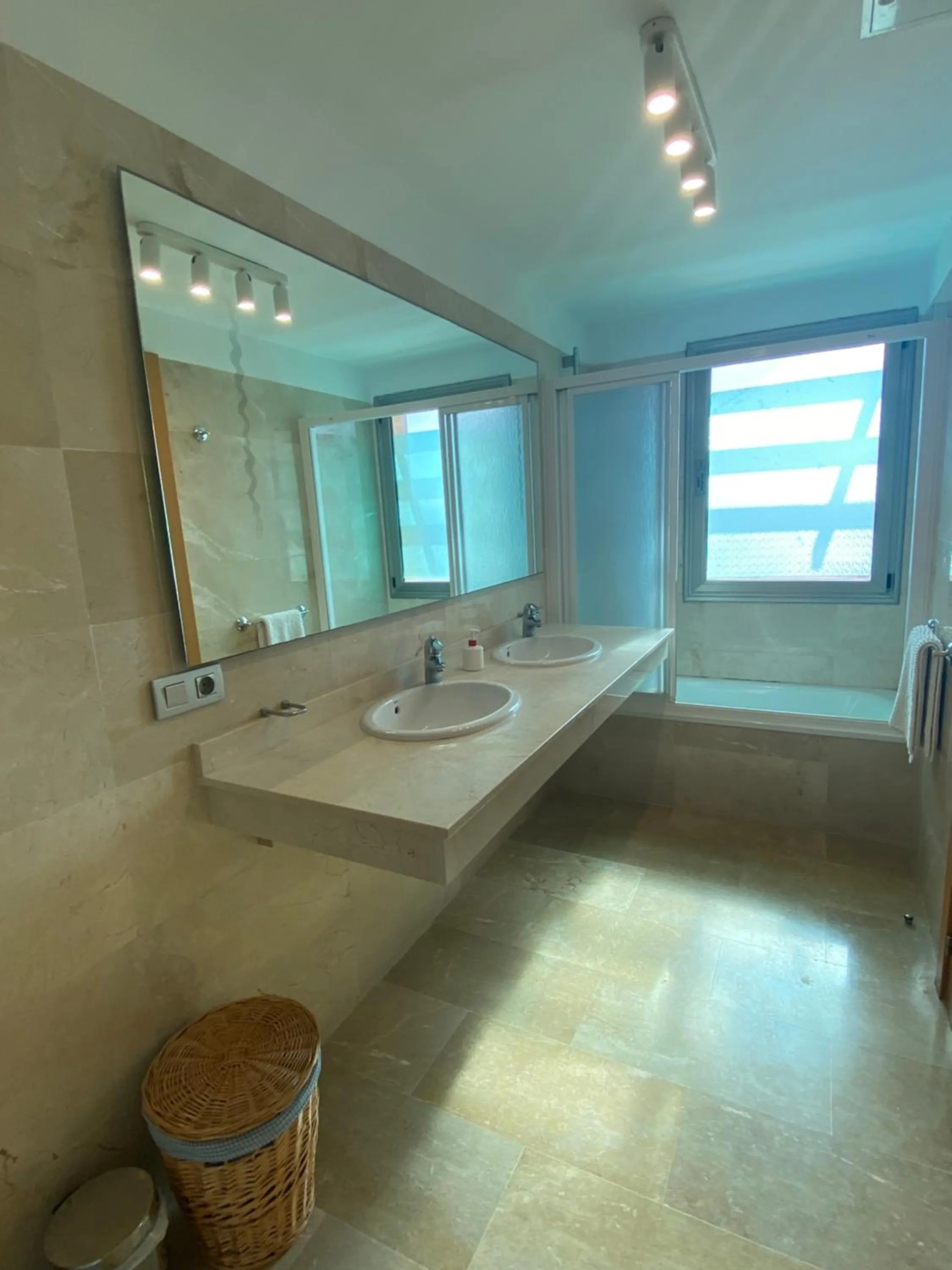 Bathroom in SUN BAY VILLAS APARTMENT