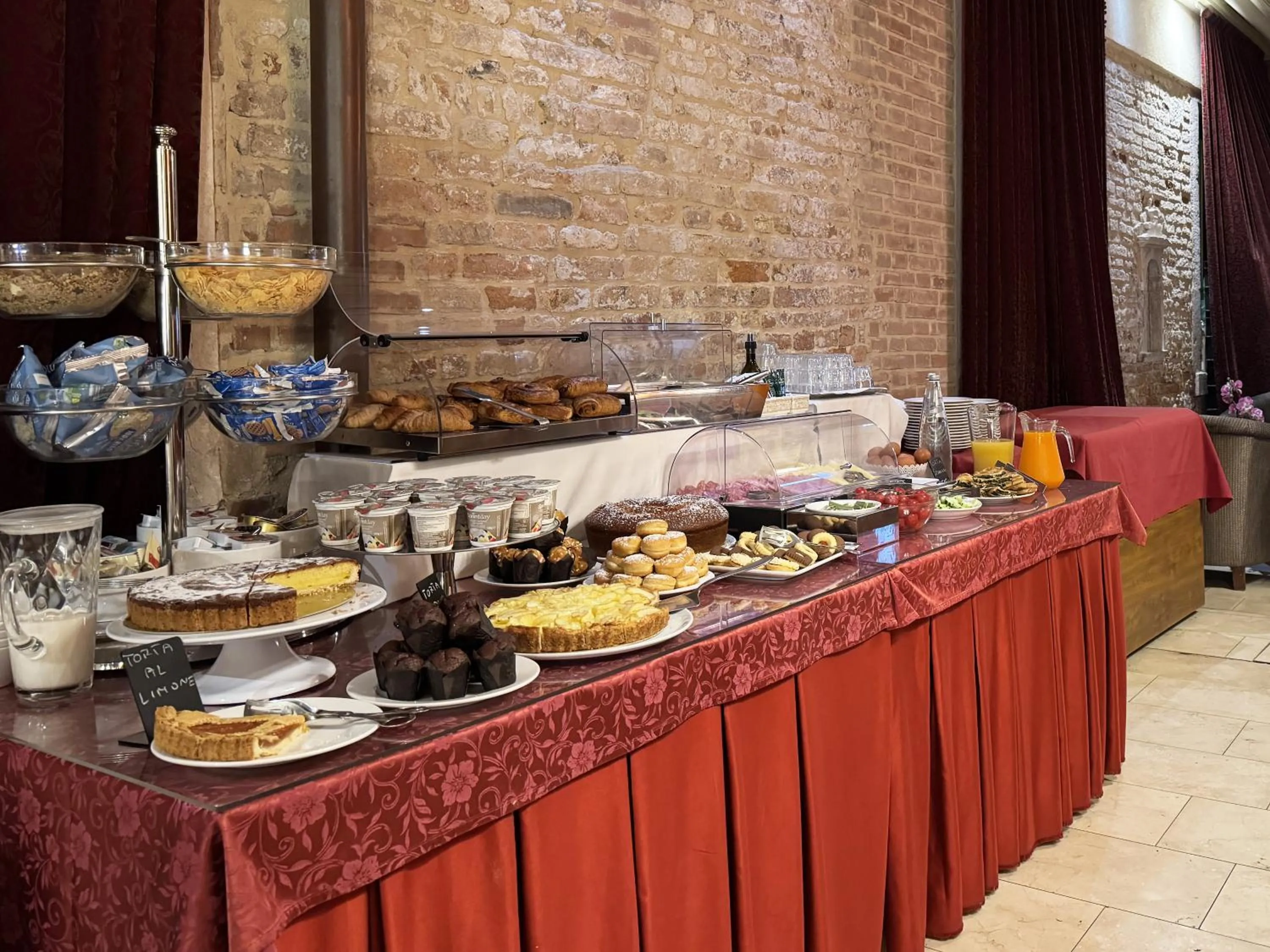 Breakfast in Hotel Alcyone