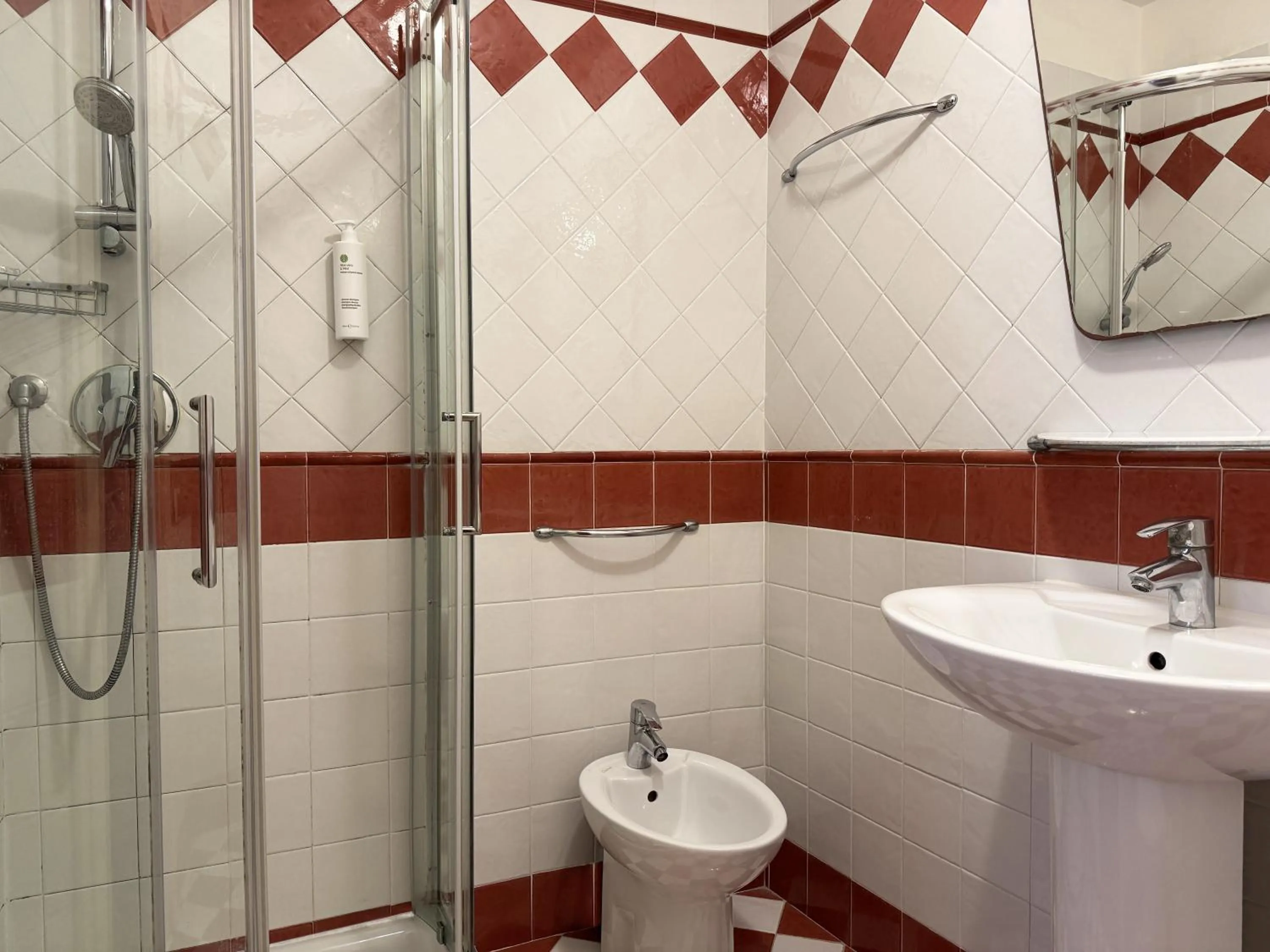 Shower in Hotel Alcyone