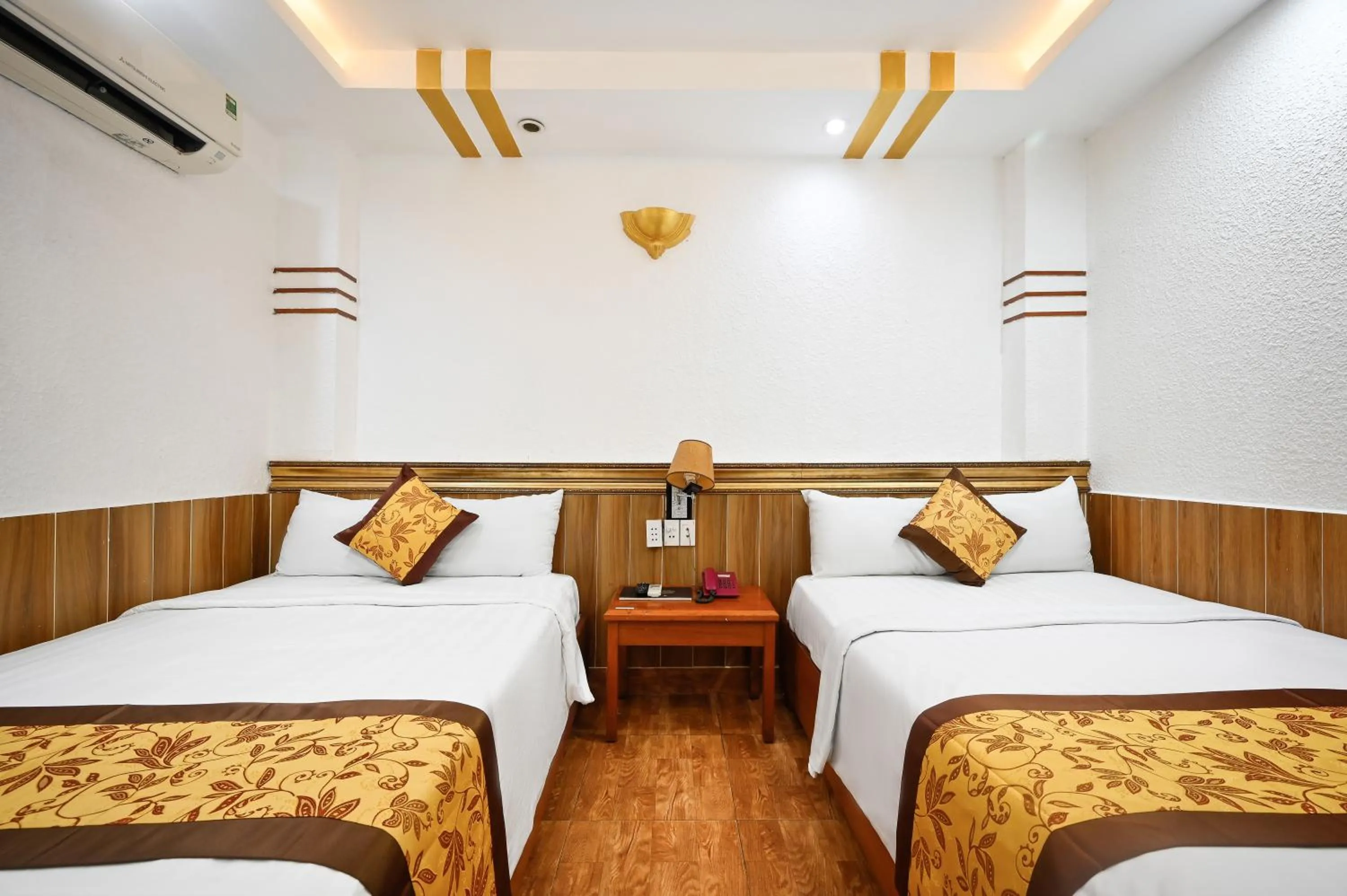 Bed in Queen Hotel Saigon Airport