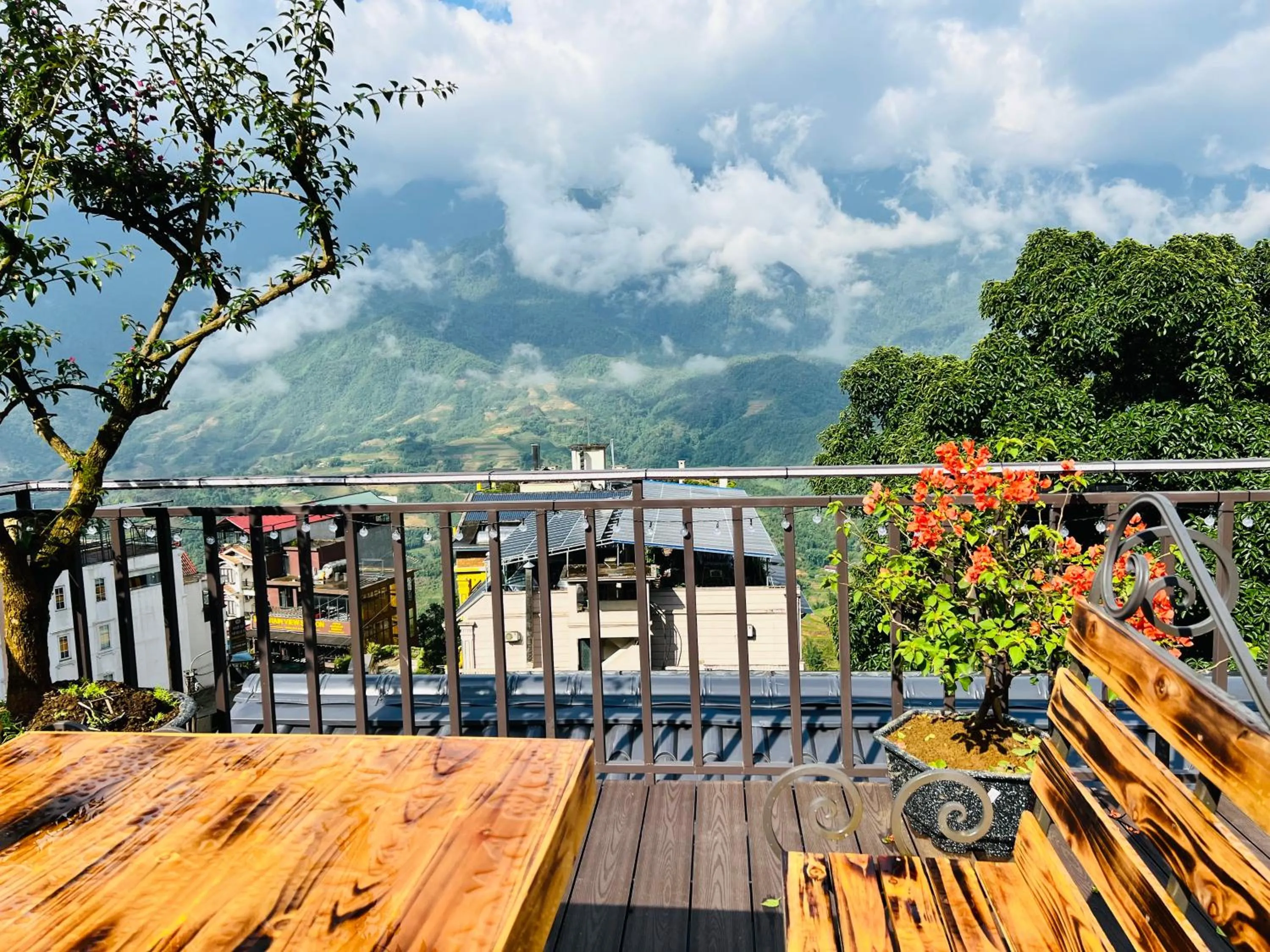 Restaurant/places to eat in Sapa Grand Hills Hotel Apartments