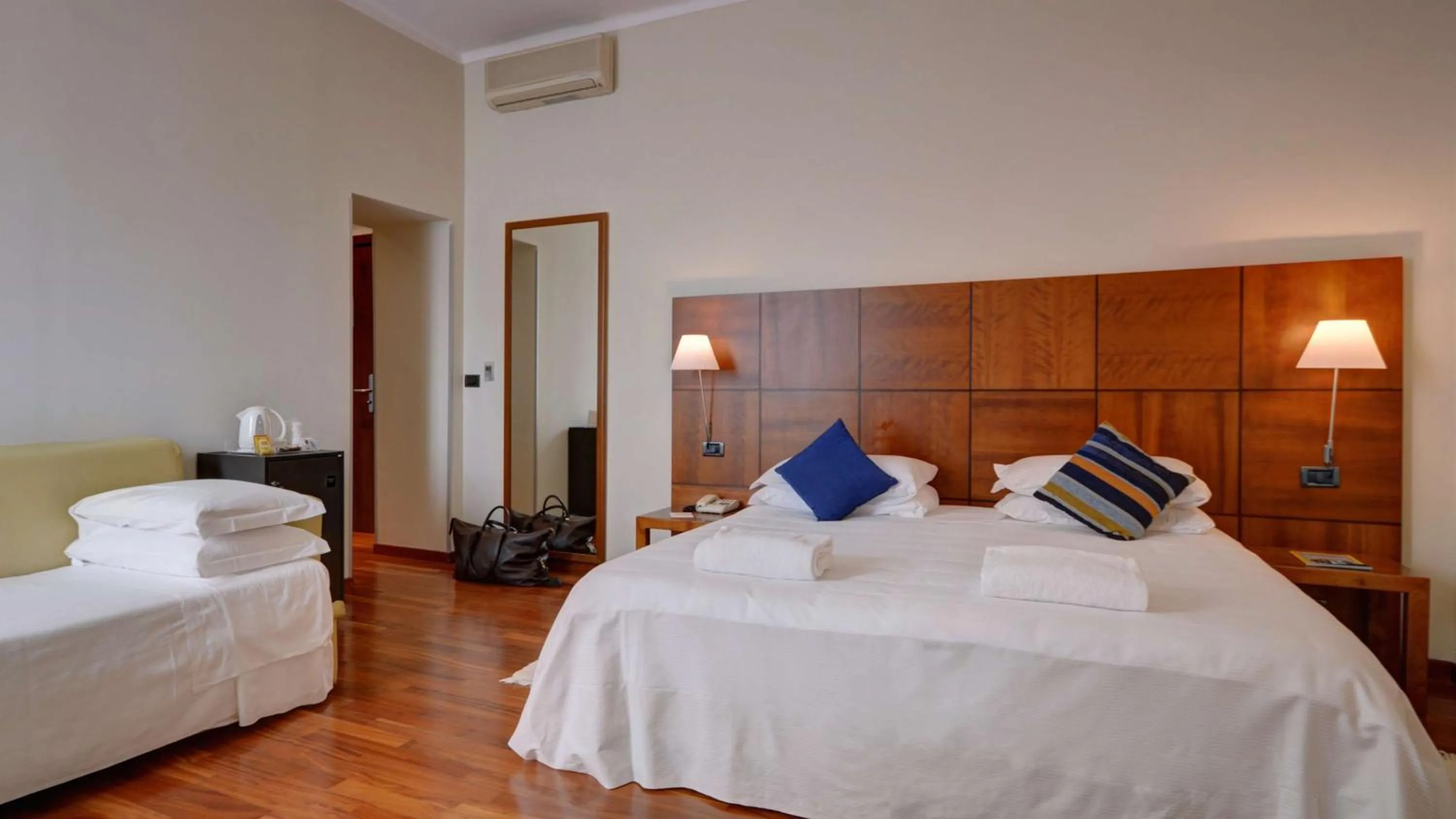 Photo of the whole room, Bed in Best Western Hotel Crimea