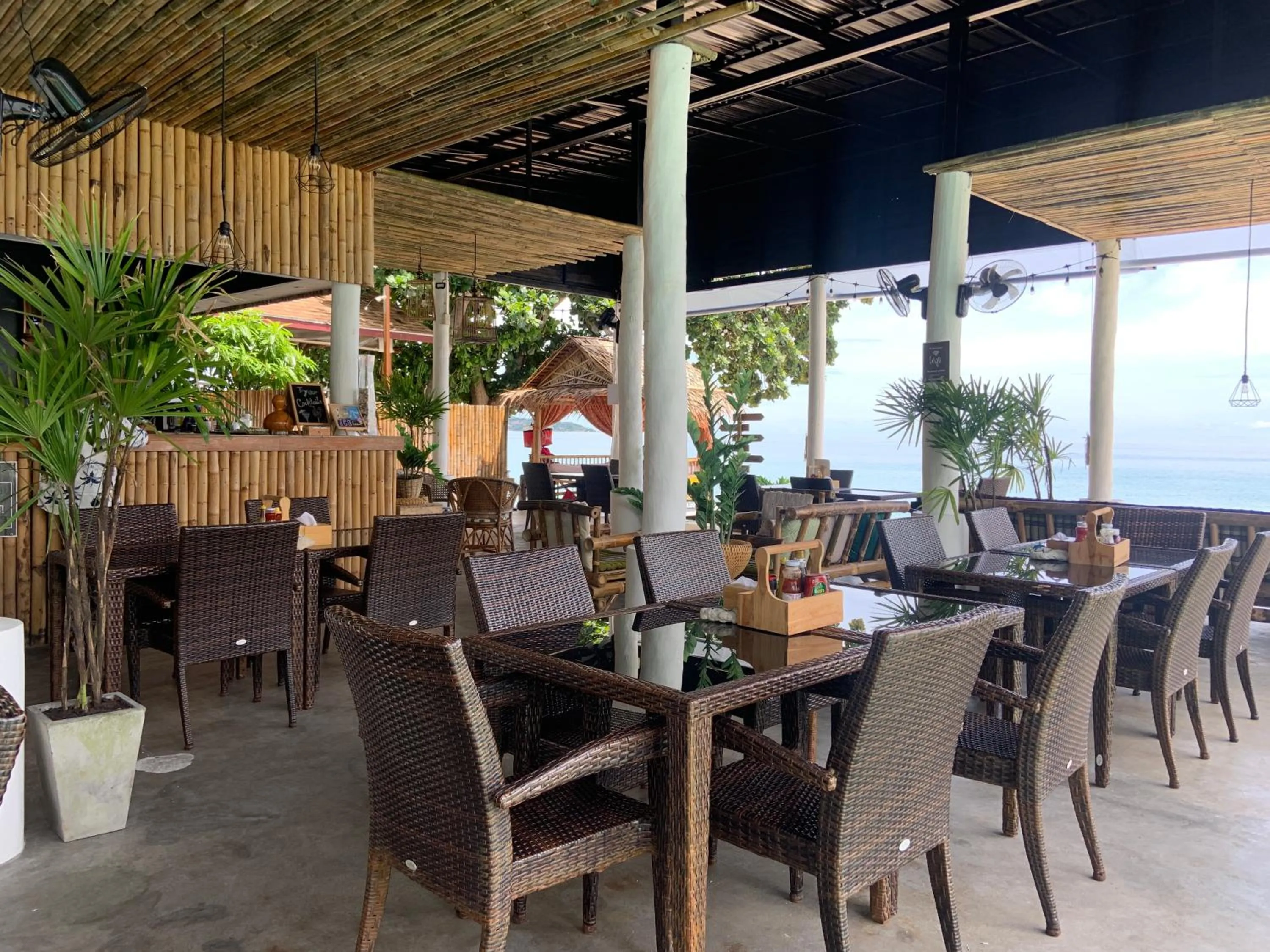 Restaurant/places to eat in 4U Resort Samui