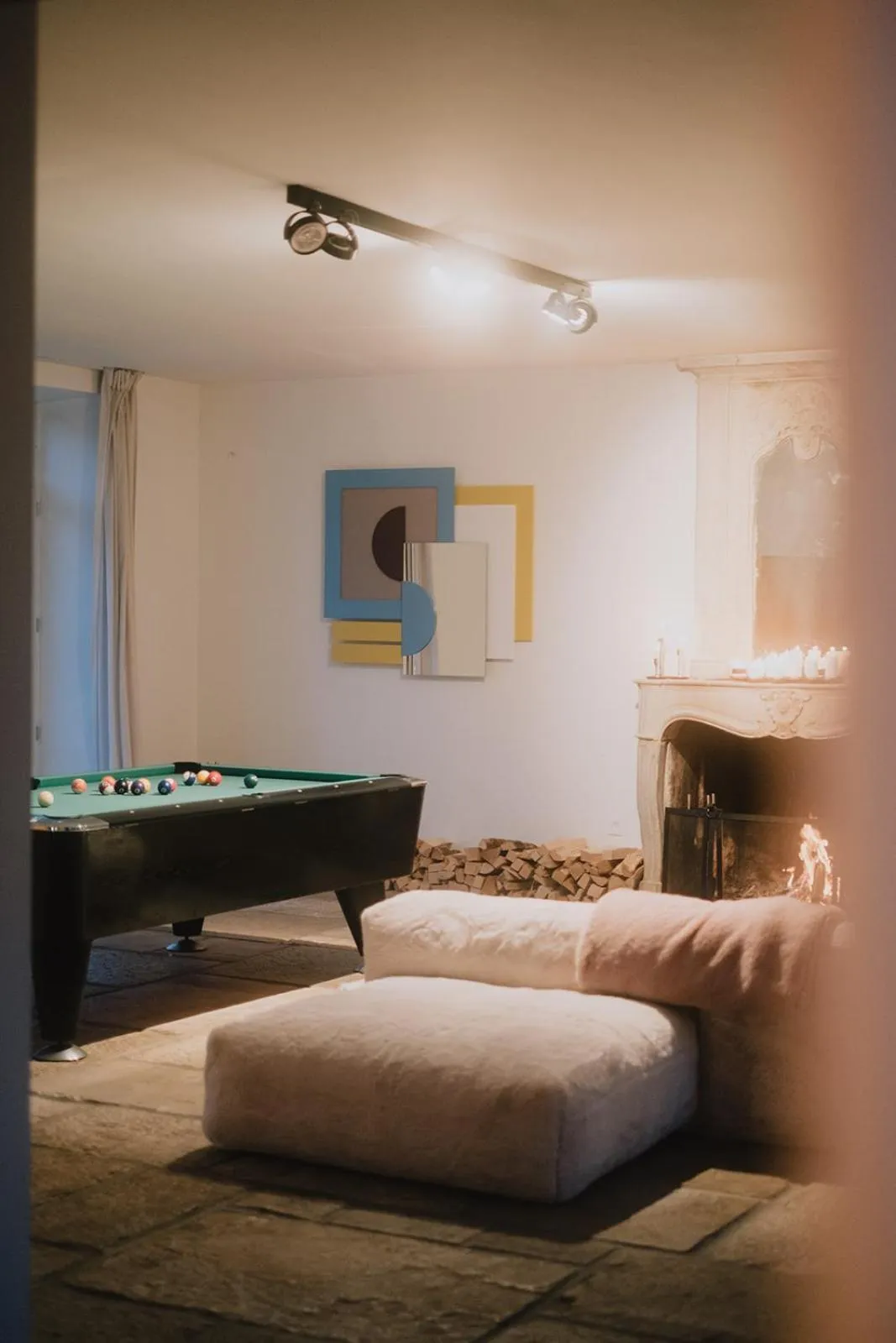 Communal lounge/ TV room, Bed in Villa Parkbos