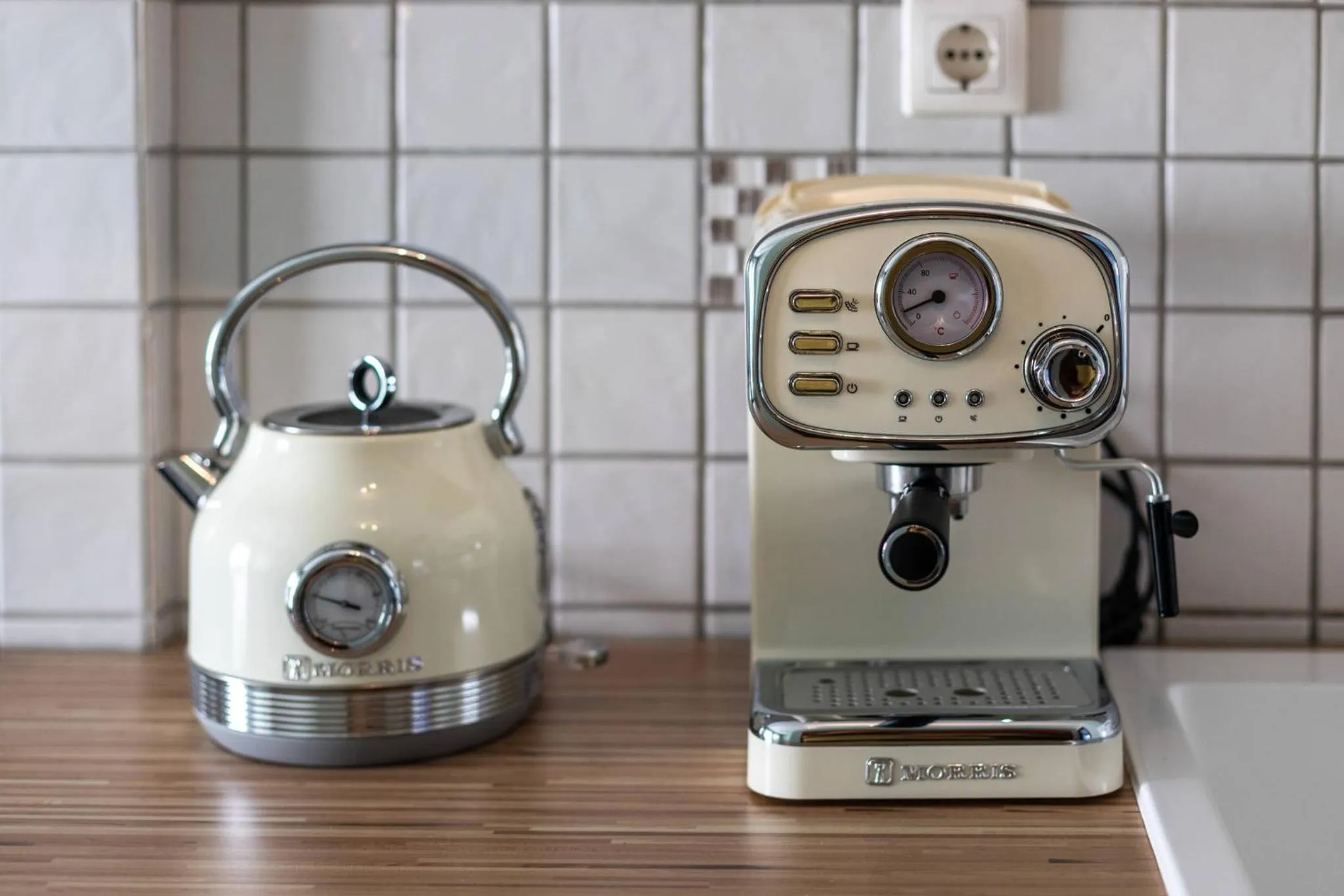 Coffee/tea facilities in Arsas Suites