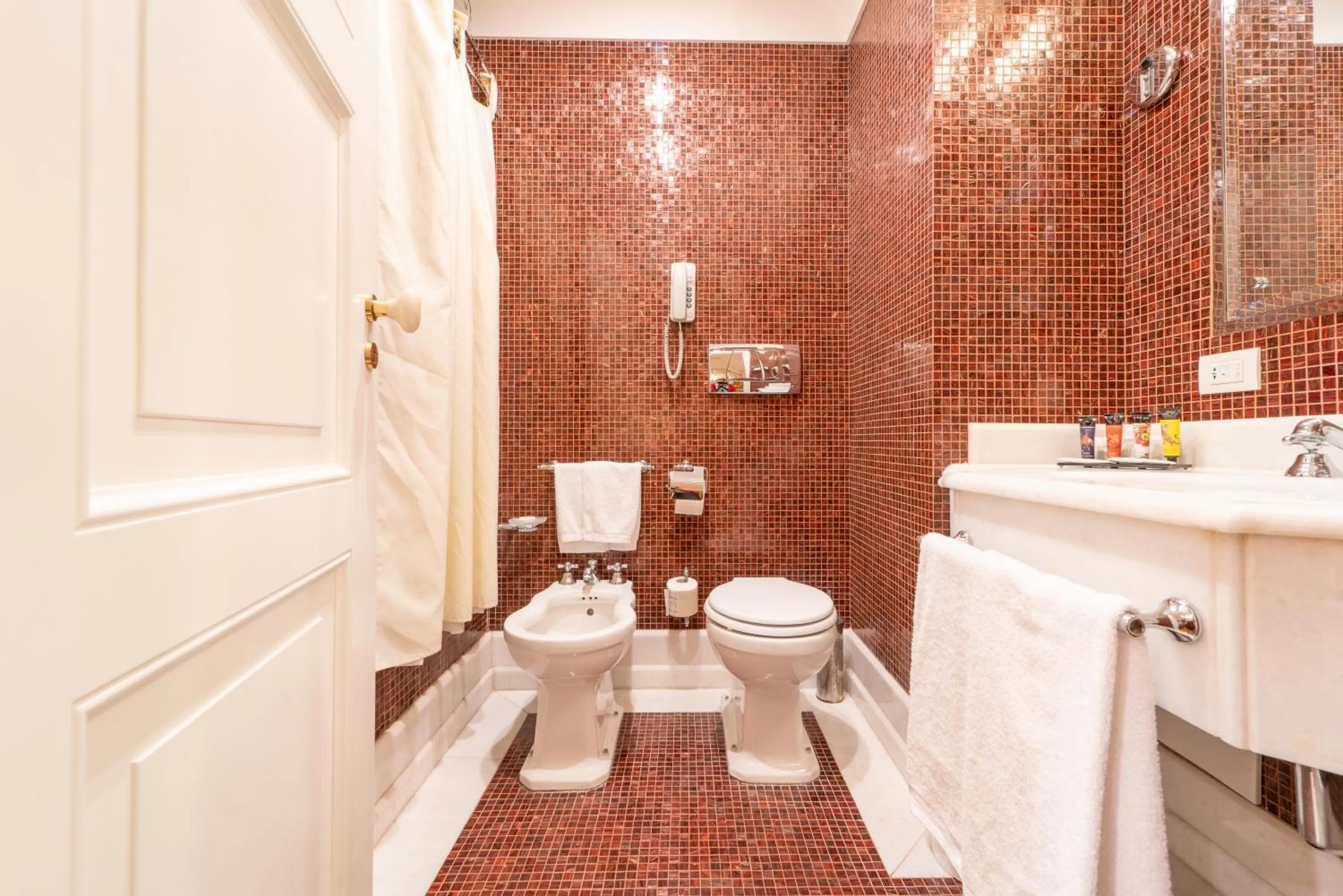 Toilet in Relais Villa San Martino