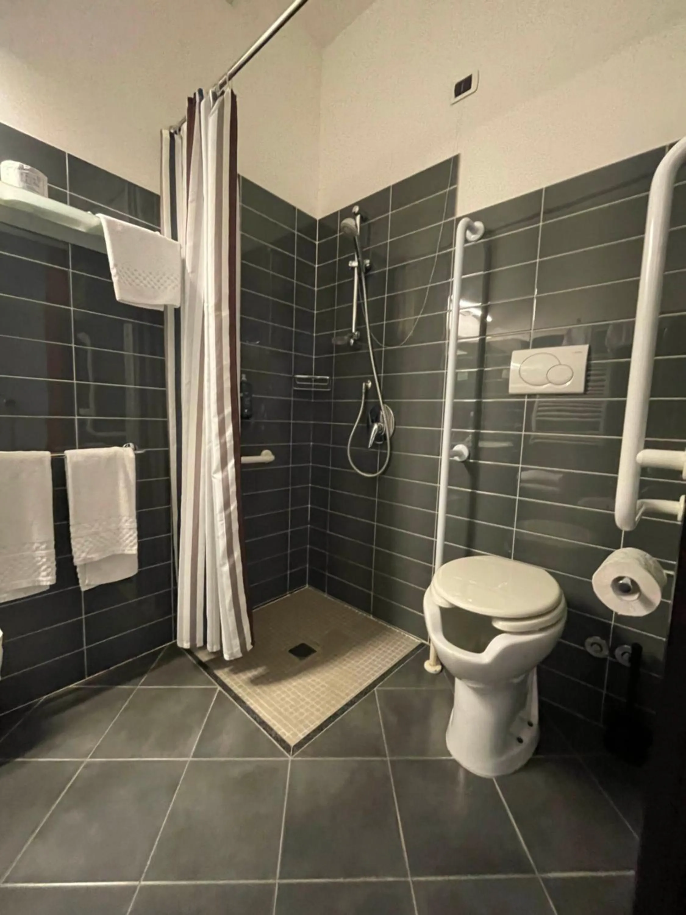 Shower in Hotel Cristallo