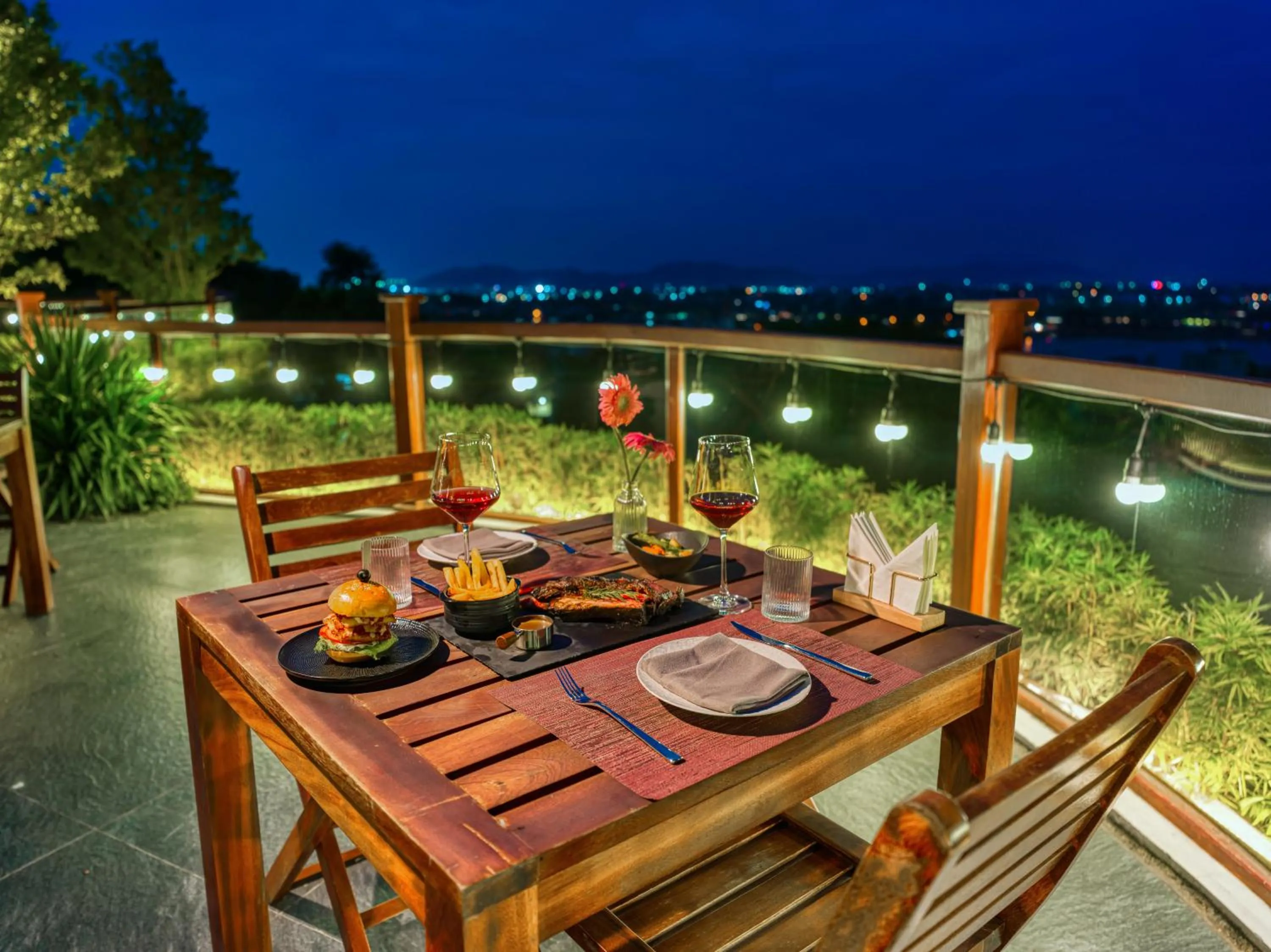 Restaurant/places to eat in Senna Wellness Retreat