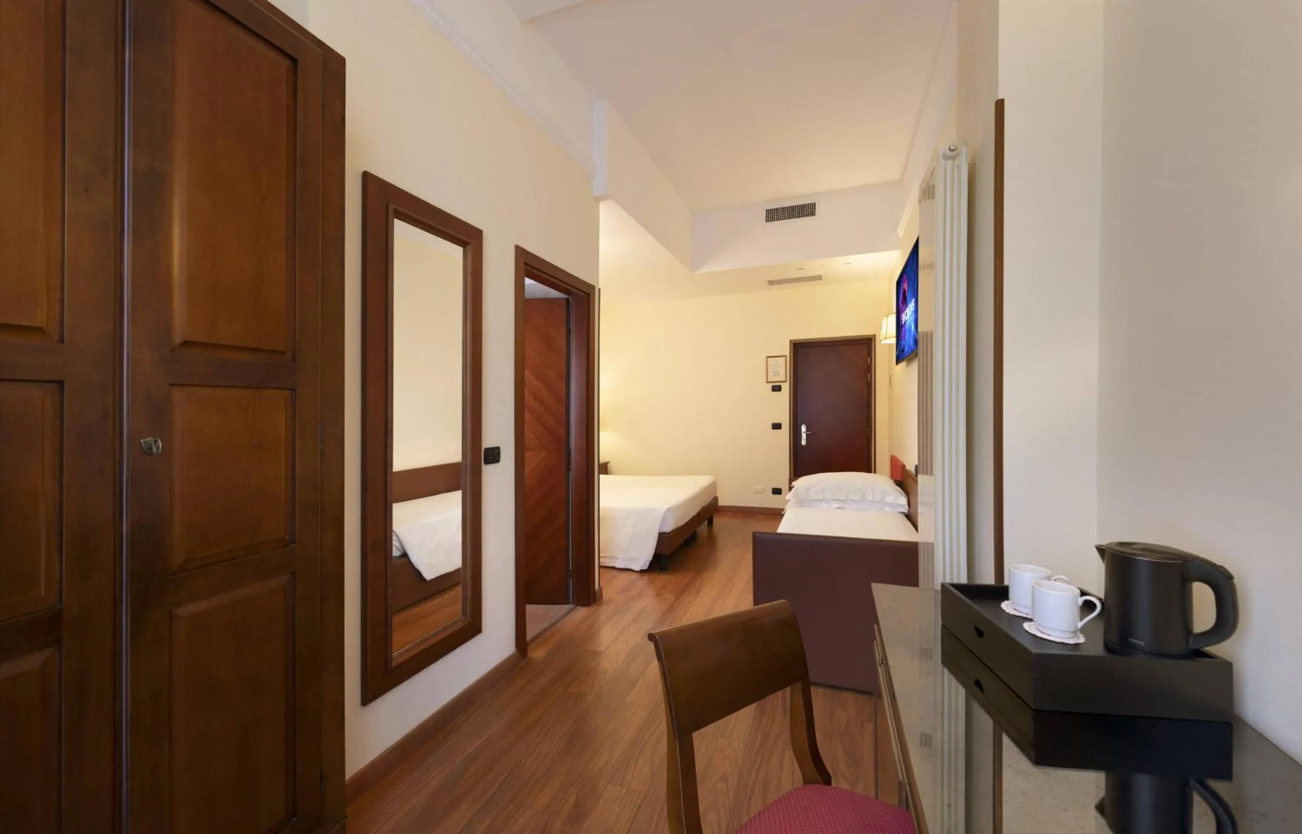 Bedroom, Bed in Lancaster Hotel