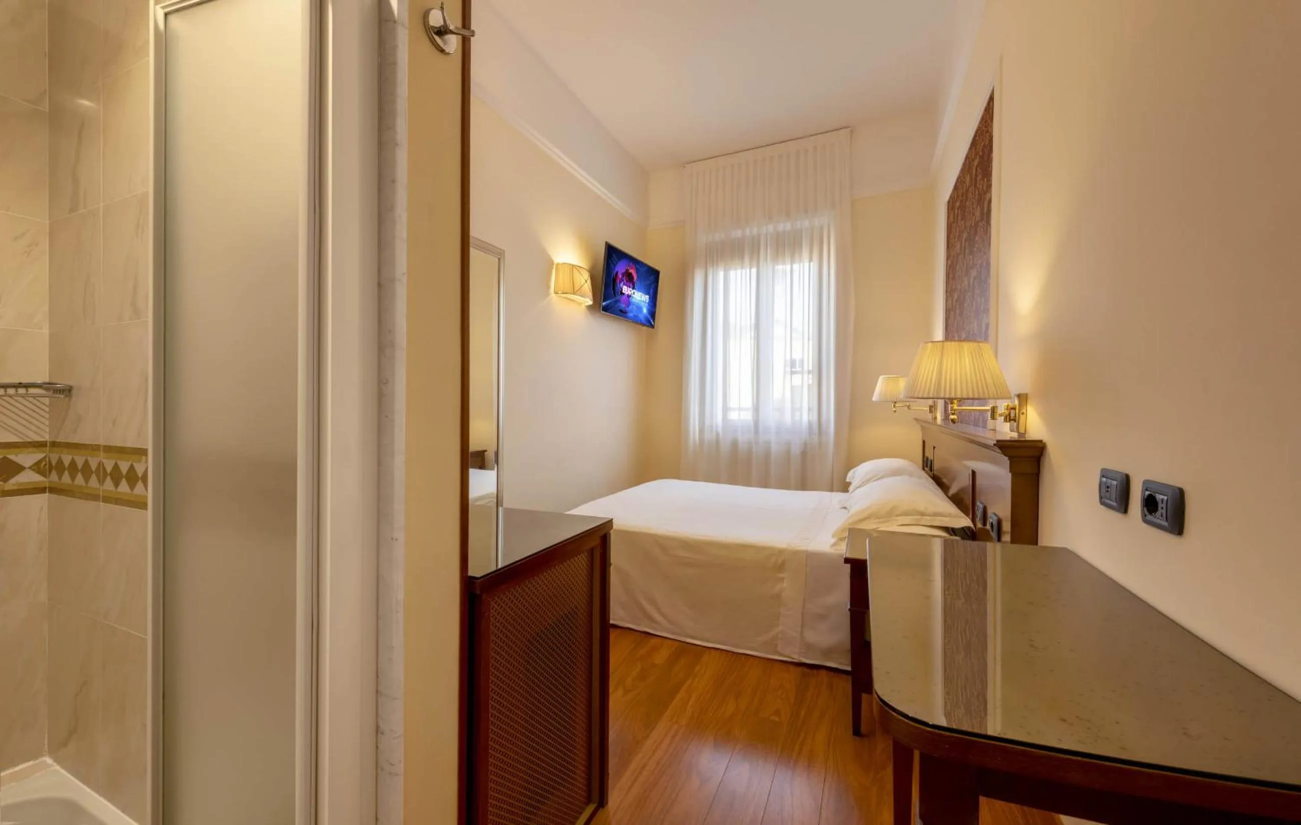 Bedroom, Bed in Lancaster Hotel