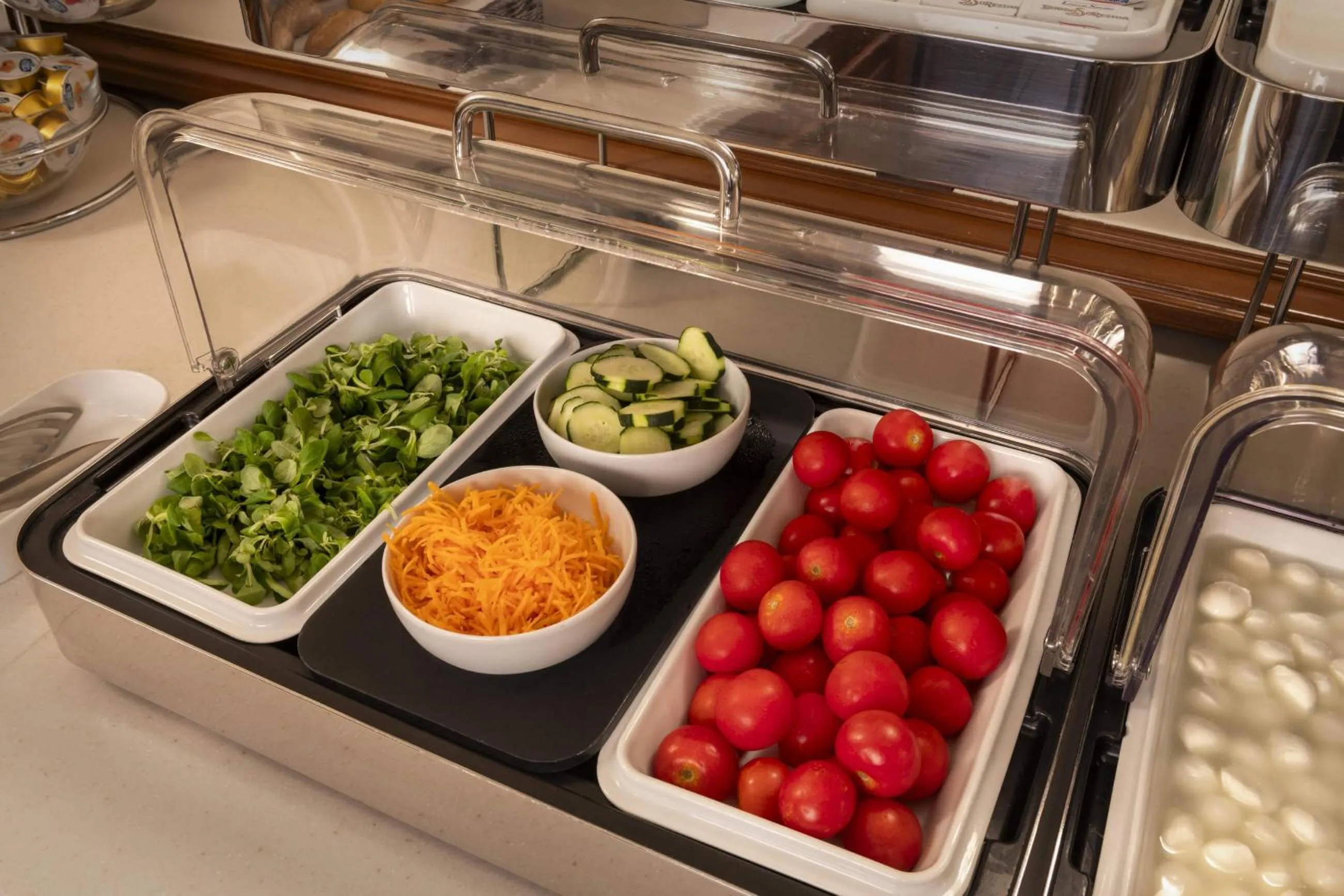 Buffet breakfast in Lancaster Hotel