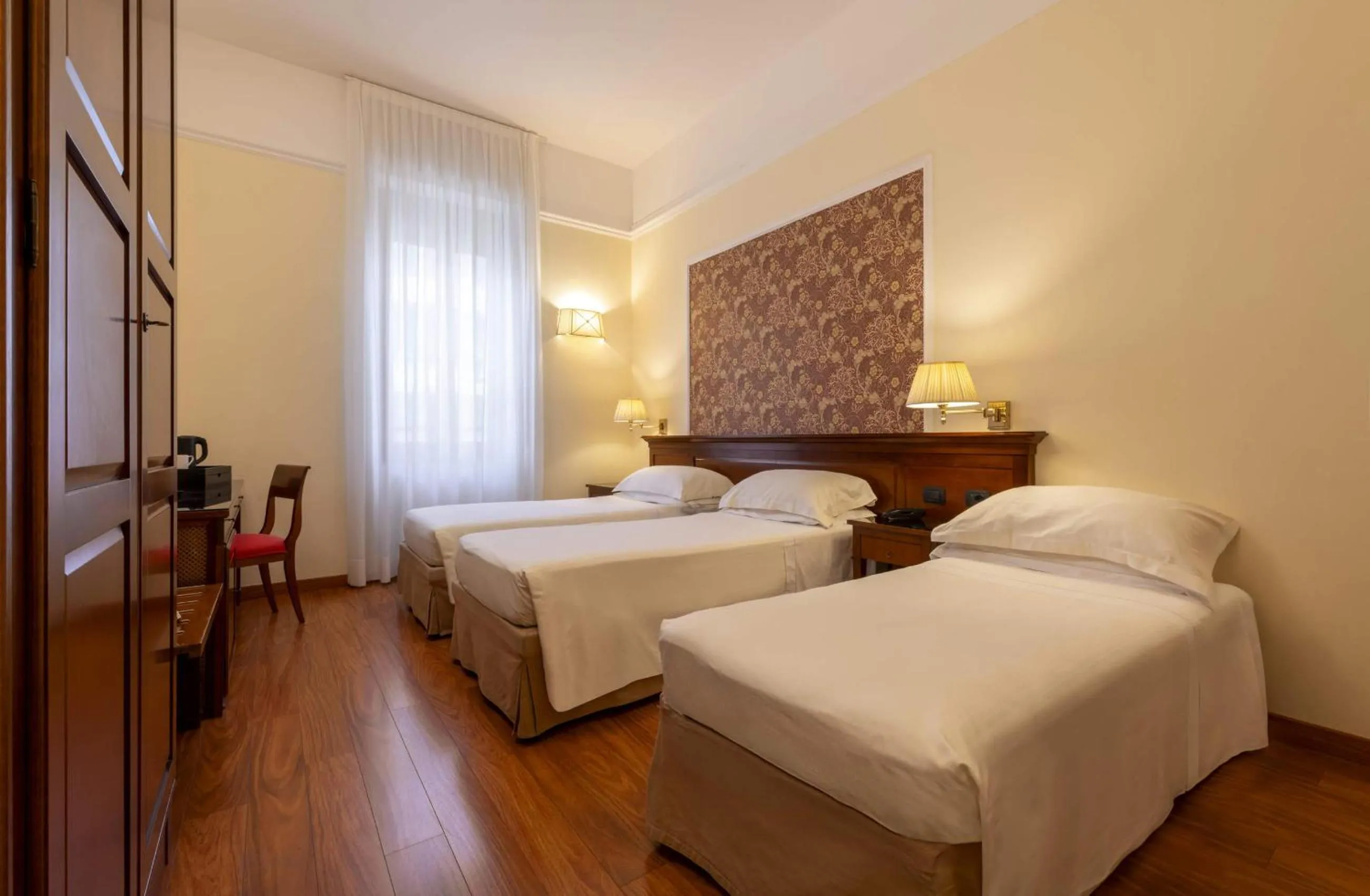 Bedroom, Bed in Lancaster Hotel