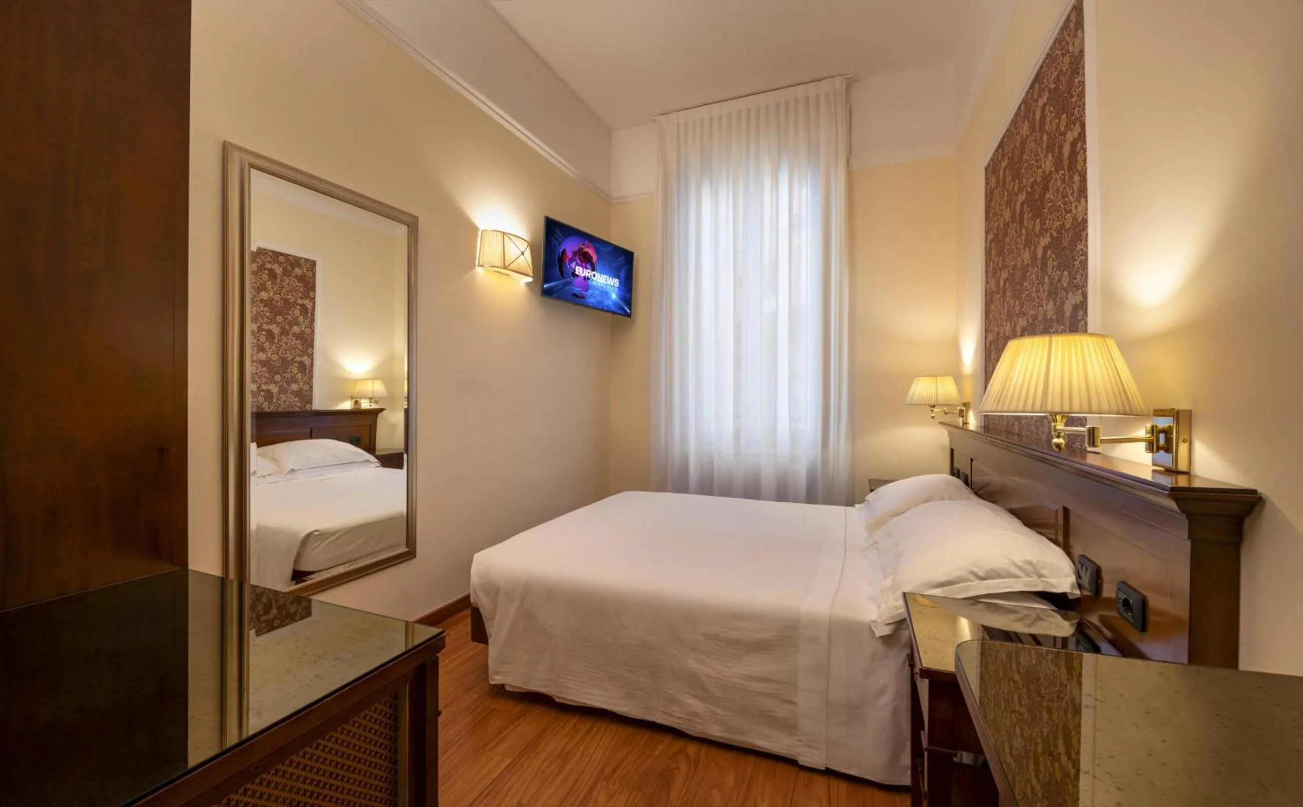 Bedroom, Bed in Lancaster Hotel