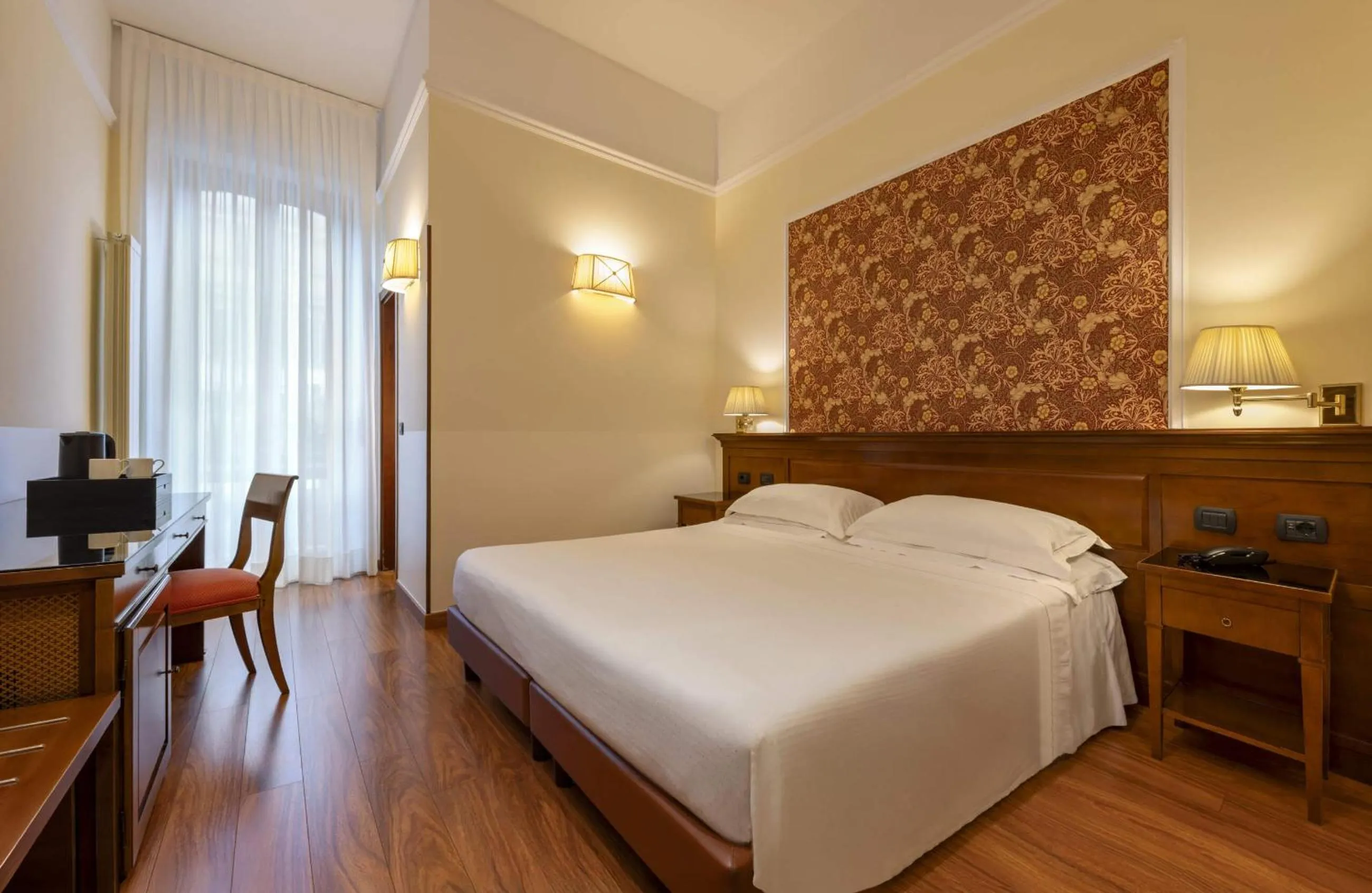 Bedroom, Bed in Lancaster Hotel