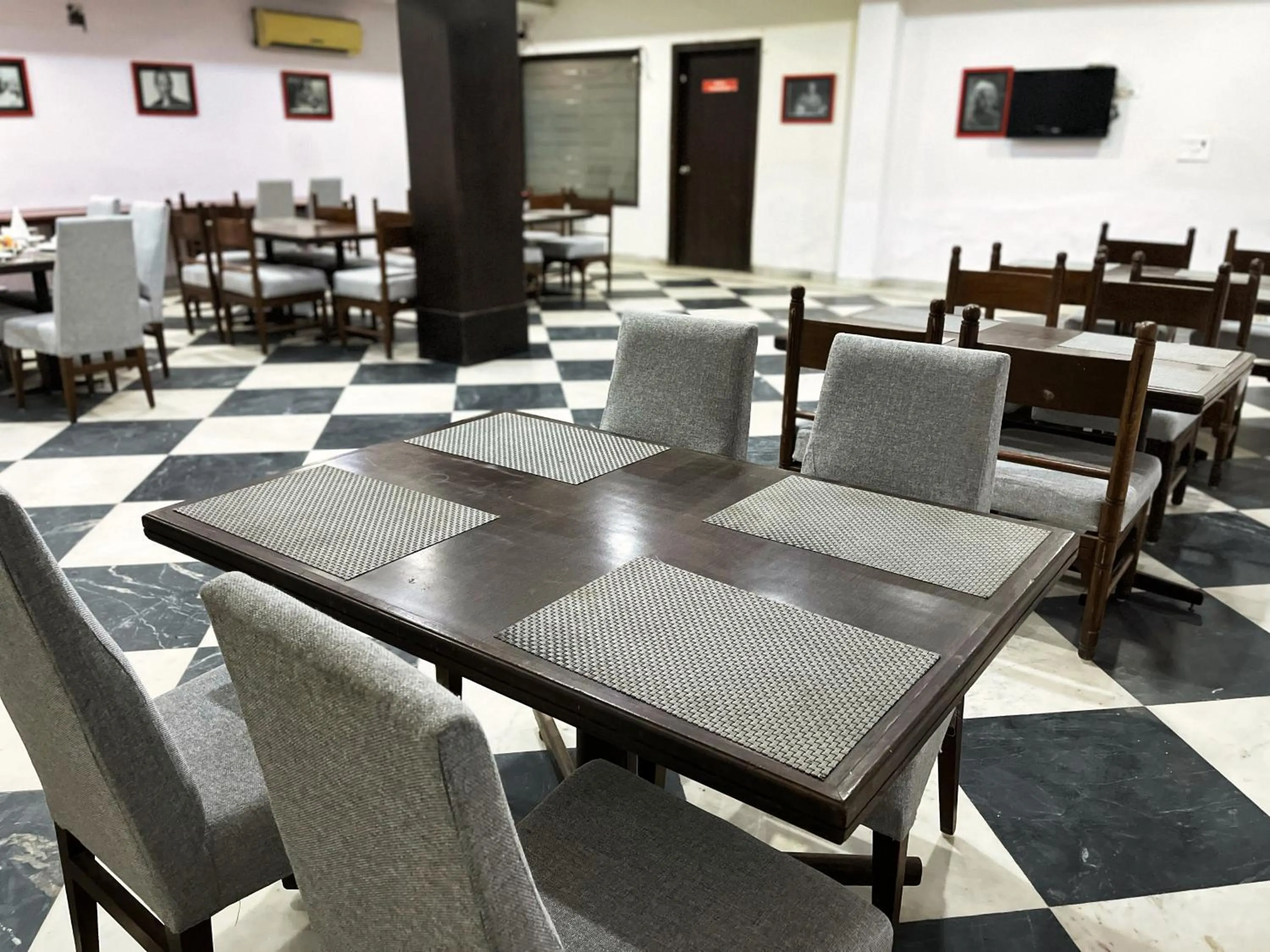 Restaurant/places to eat in The Orion Express