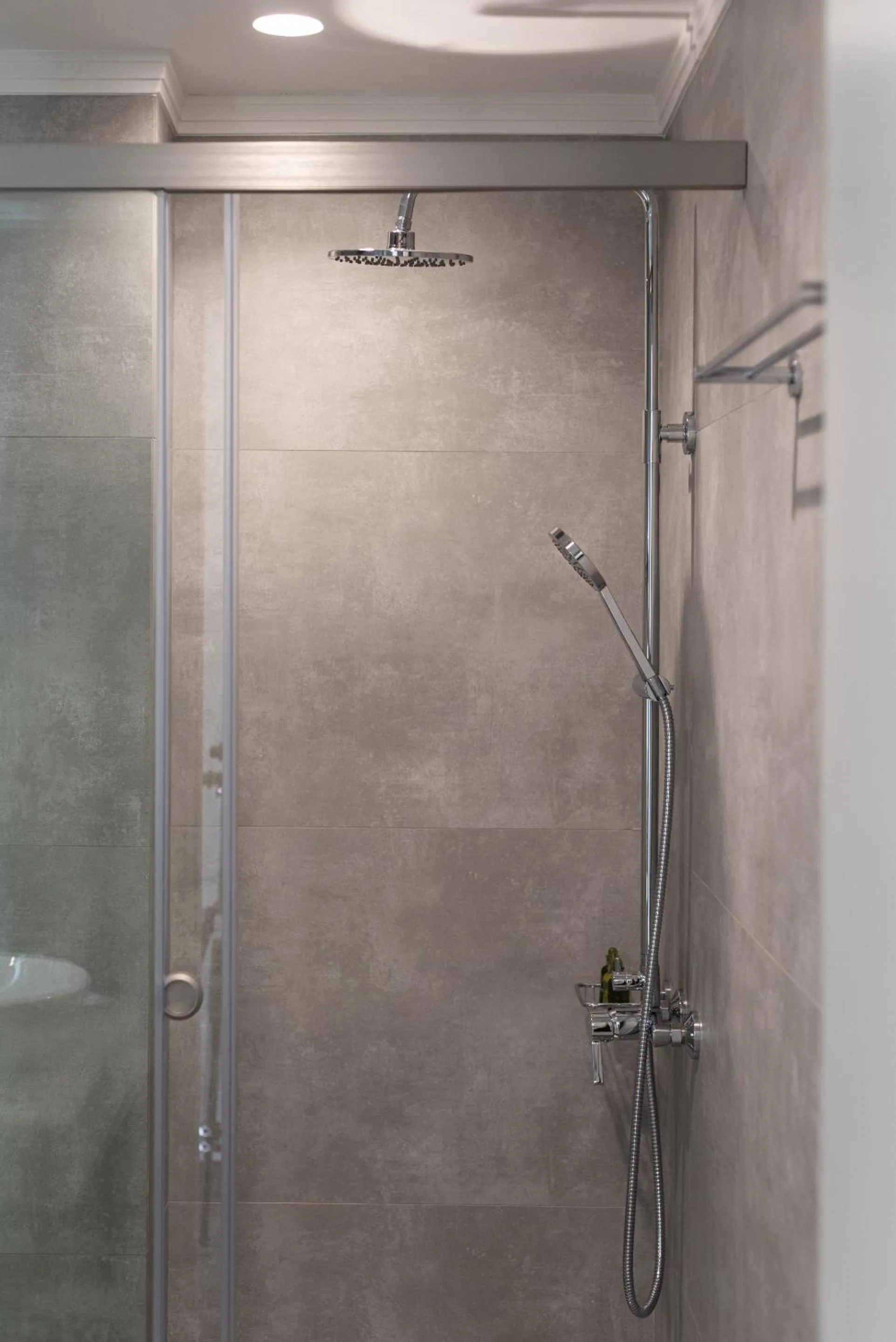 Bathroom in Athenian Spirit