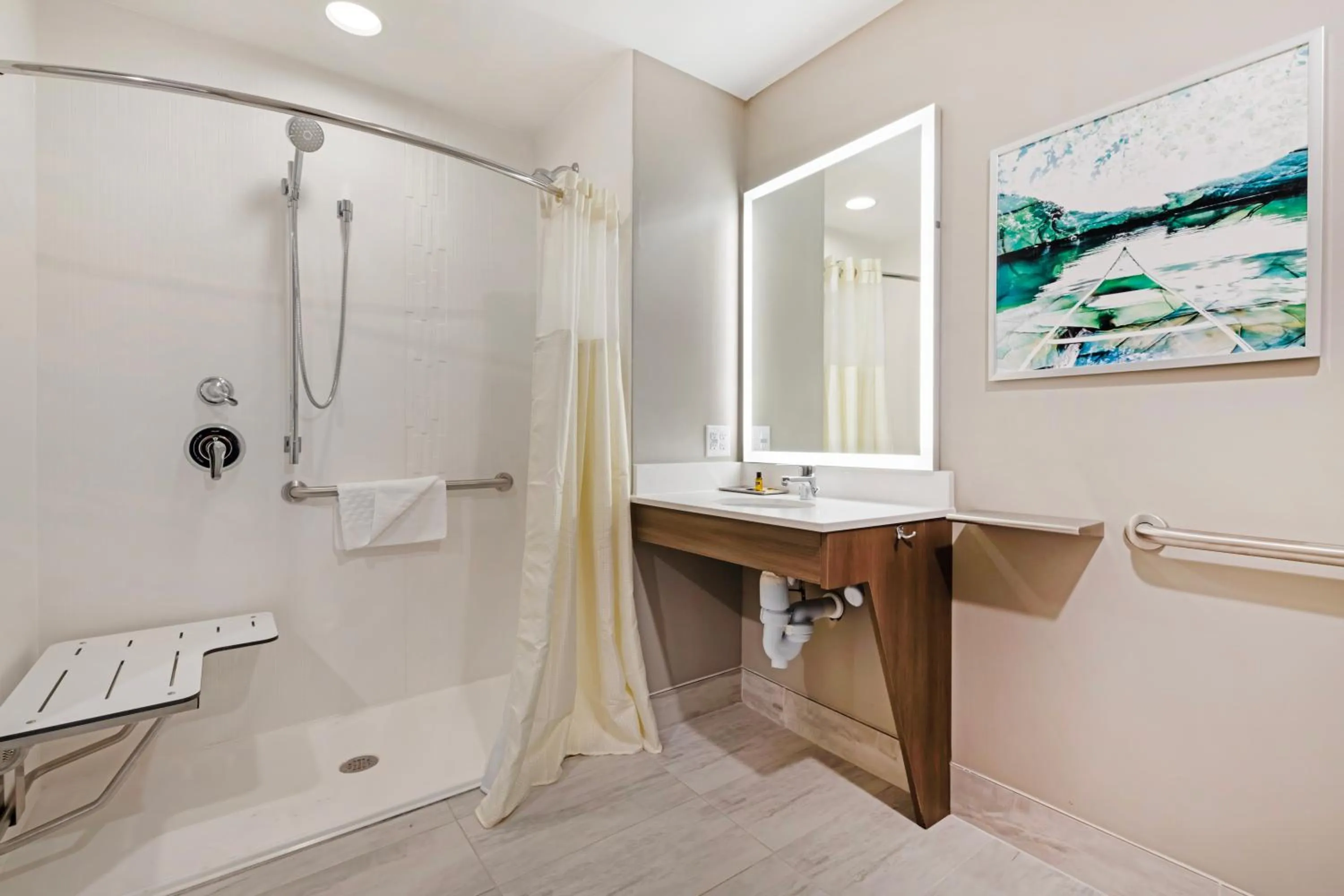 Bathroom in Best Western Plus Grand Rapids MN