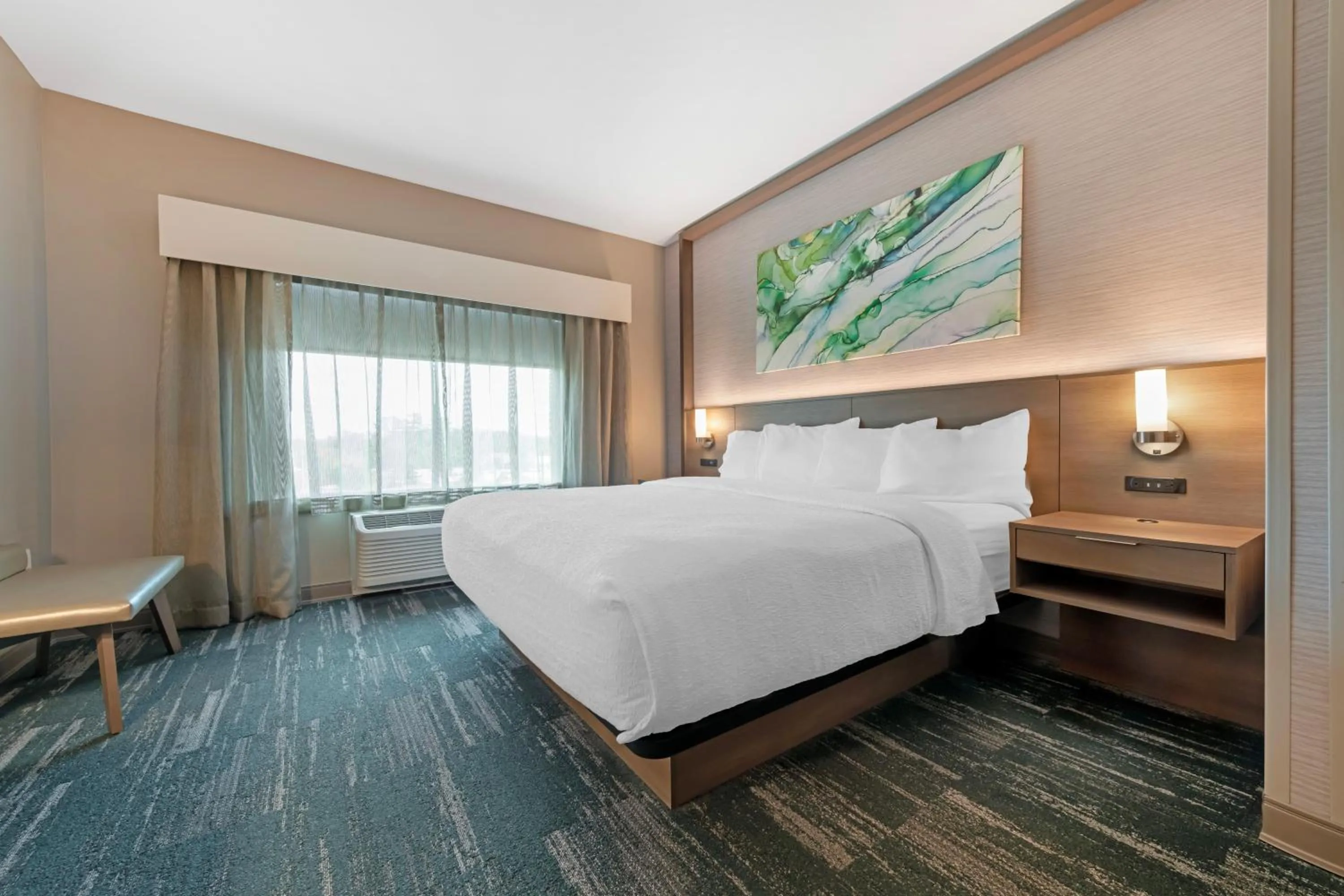 Photo of the whole room, Bed in Best Western Plus Grand Rapids MN