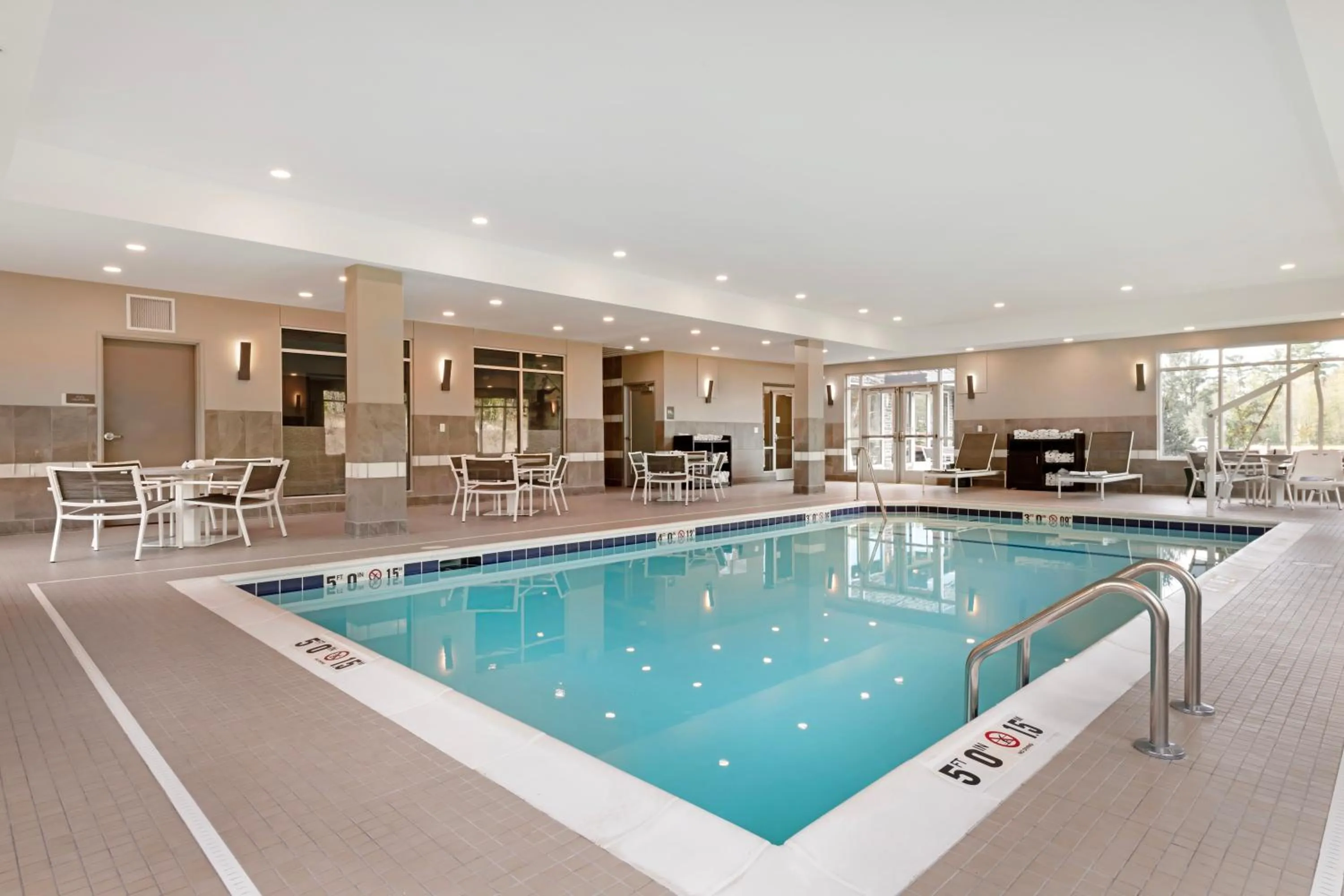 Swimming pool in Best Western Plus Grand Rapids MN