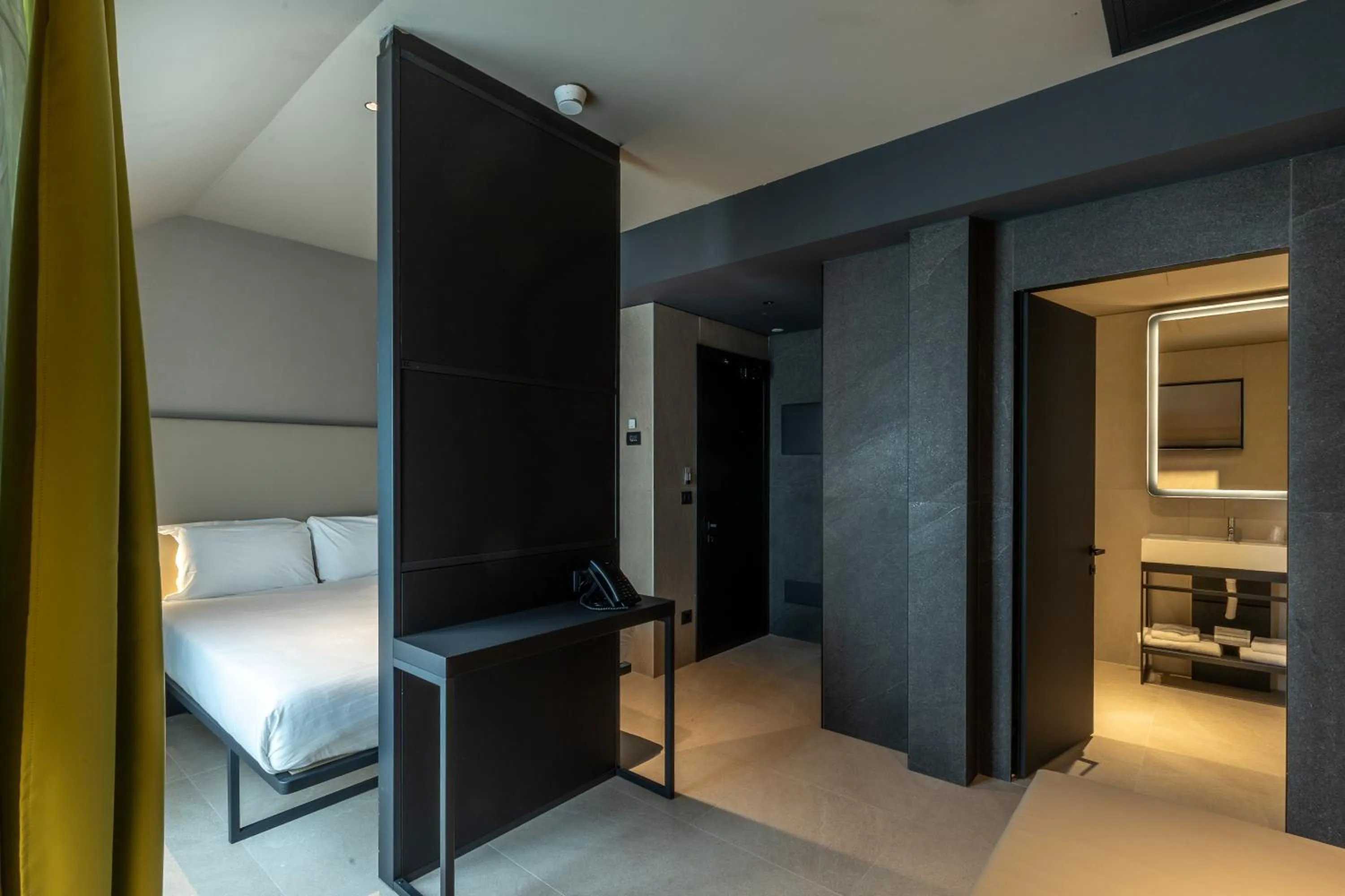 Bedroom, Bed in Scarlatti Hotel Milano