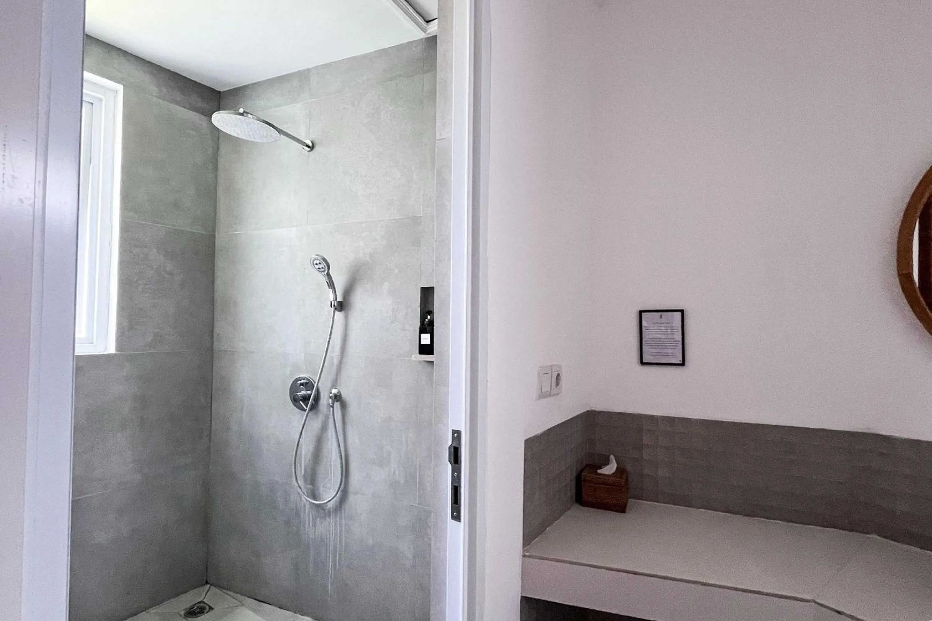 Bathroom in Coco & Pineapple Pants Hostel