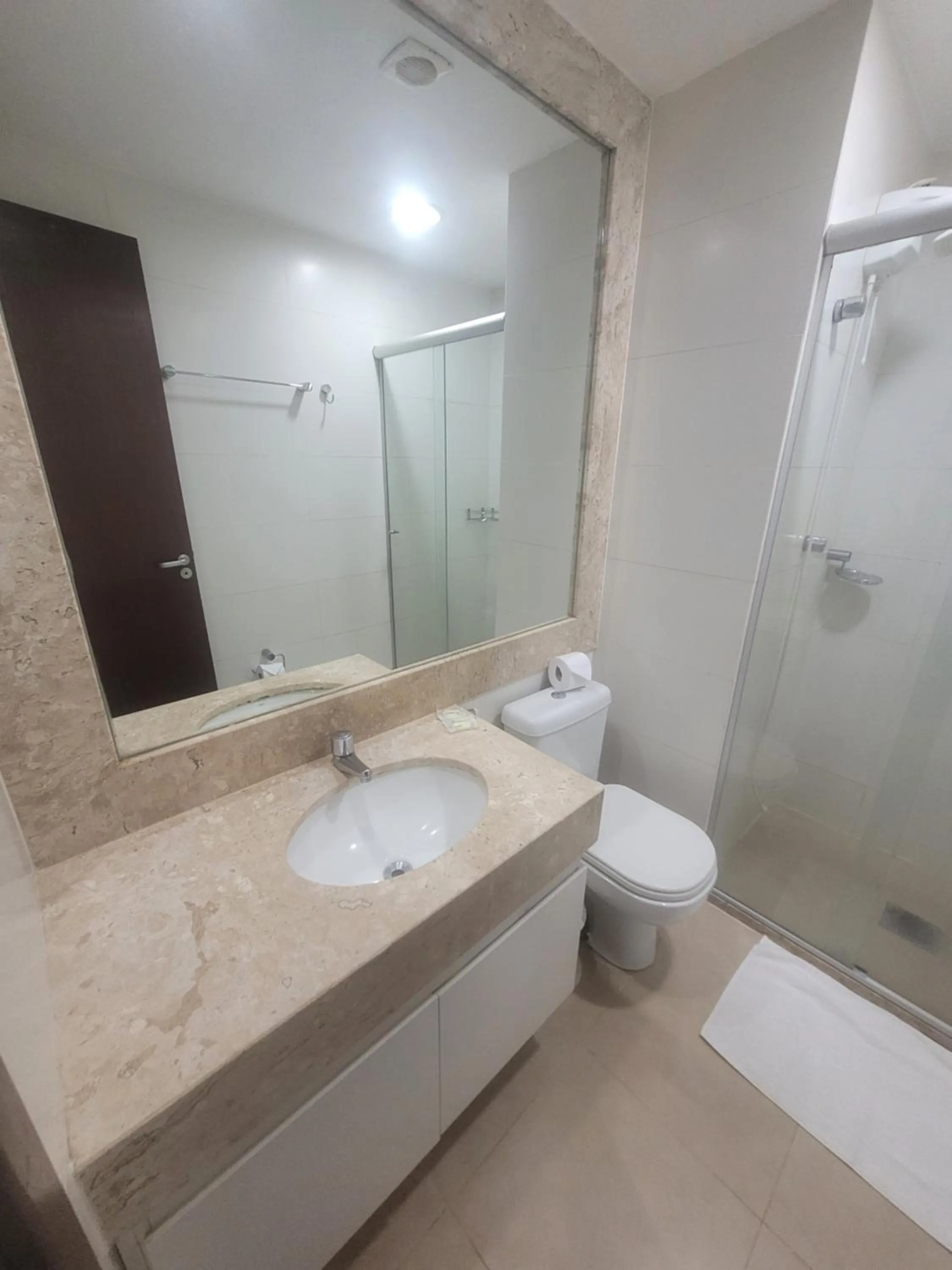 Shower in The Sun Resort By Rei dos Flats