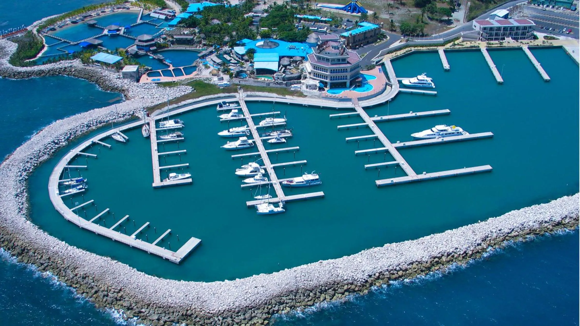 Aqua park in Skylight Suites Hotel