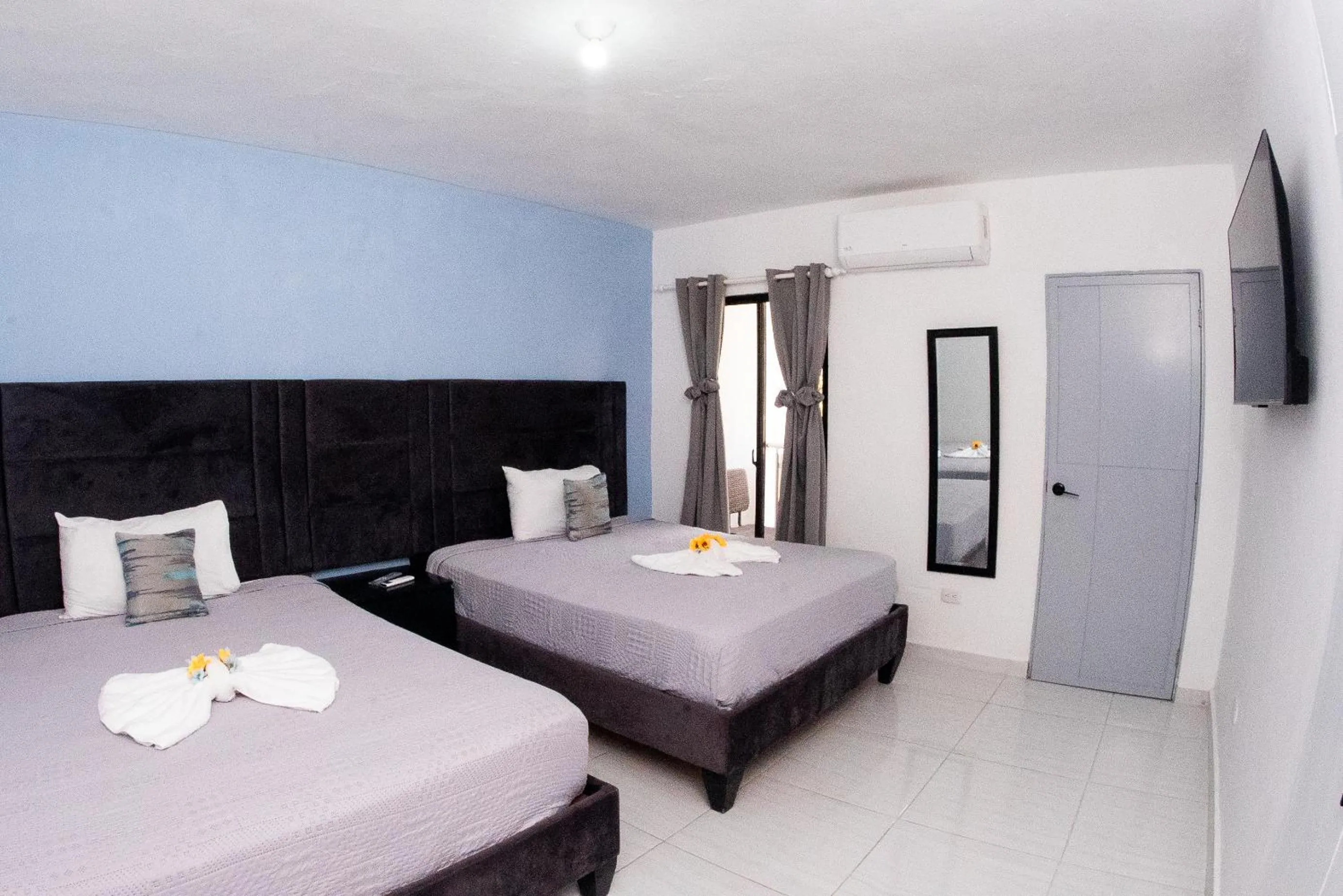 Bed in Skylight Suites Hotel