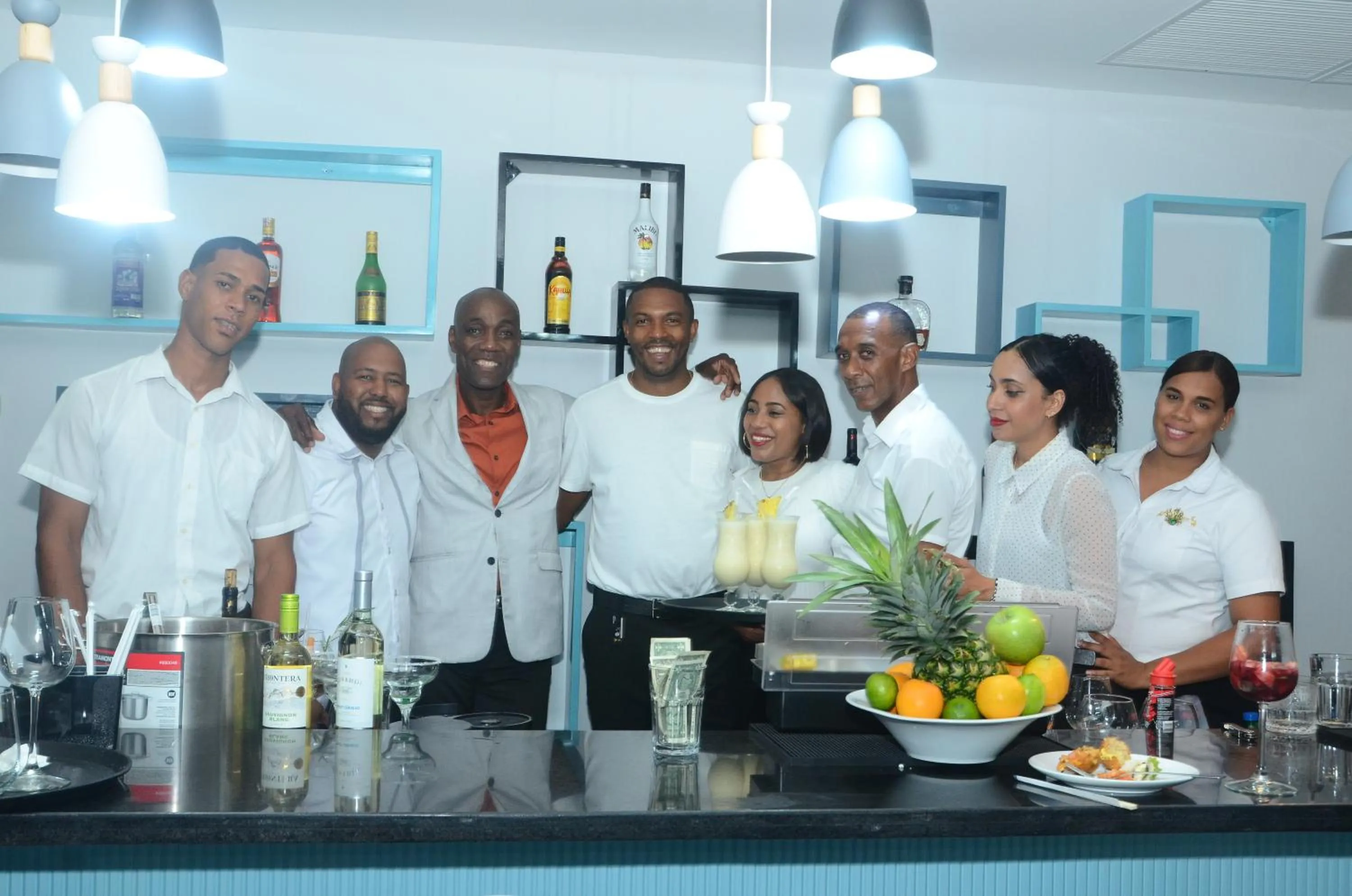 Restaurant/places to eat in Skylight Suites Hotel