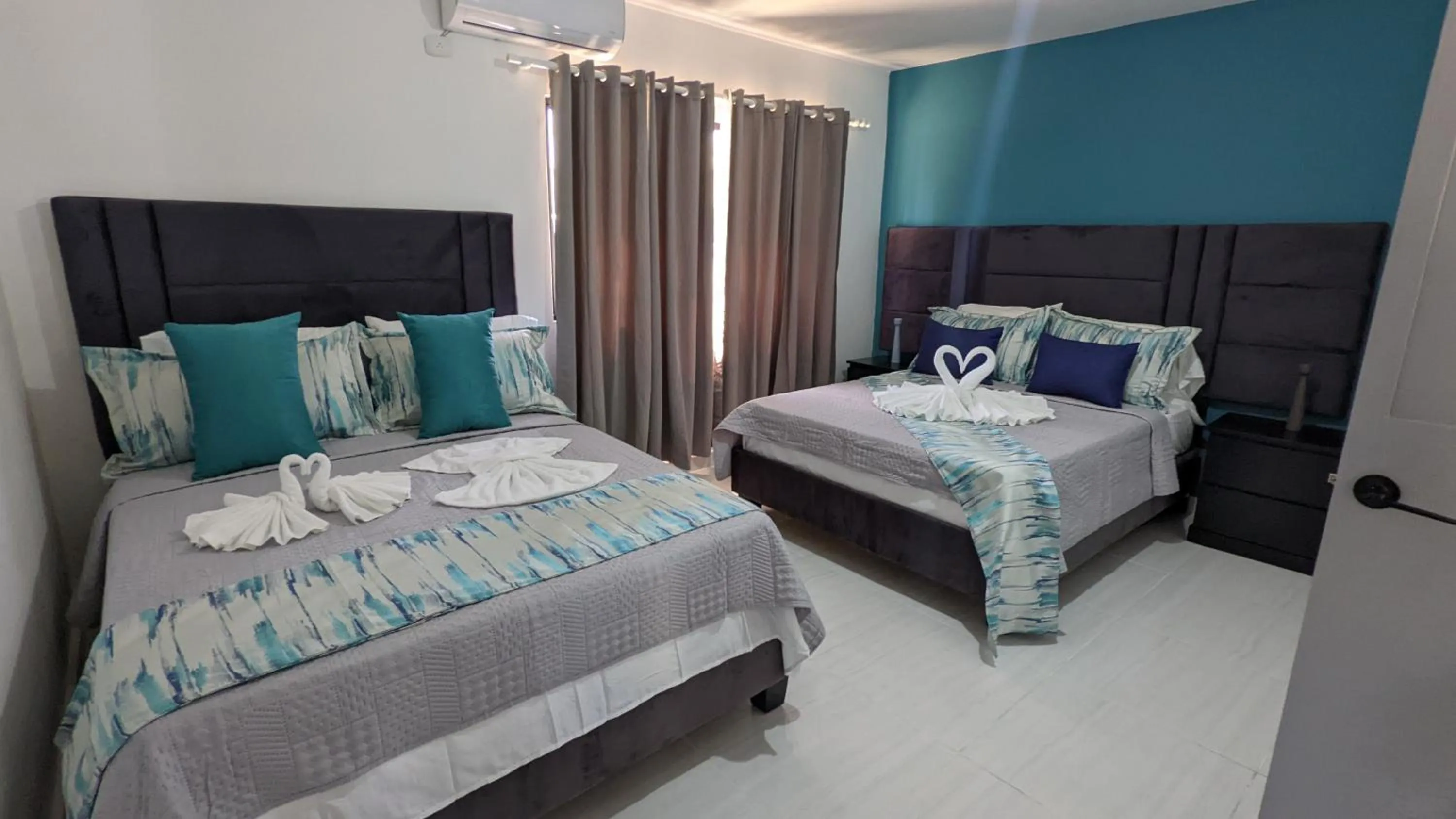 Bed in Skylight Suites Hotel