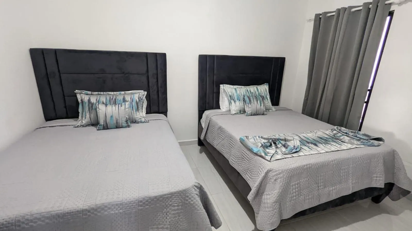 Bed in Skylight Suites Hotel