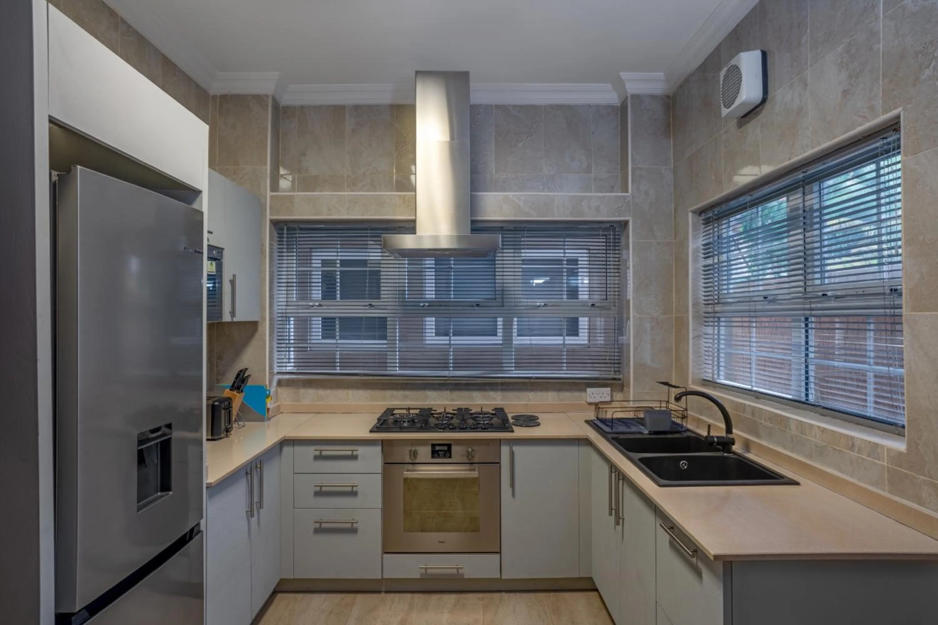 Kitchen or kitchenette in Alvanti Residences