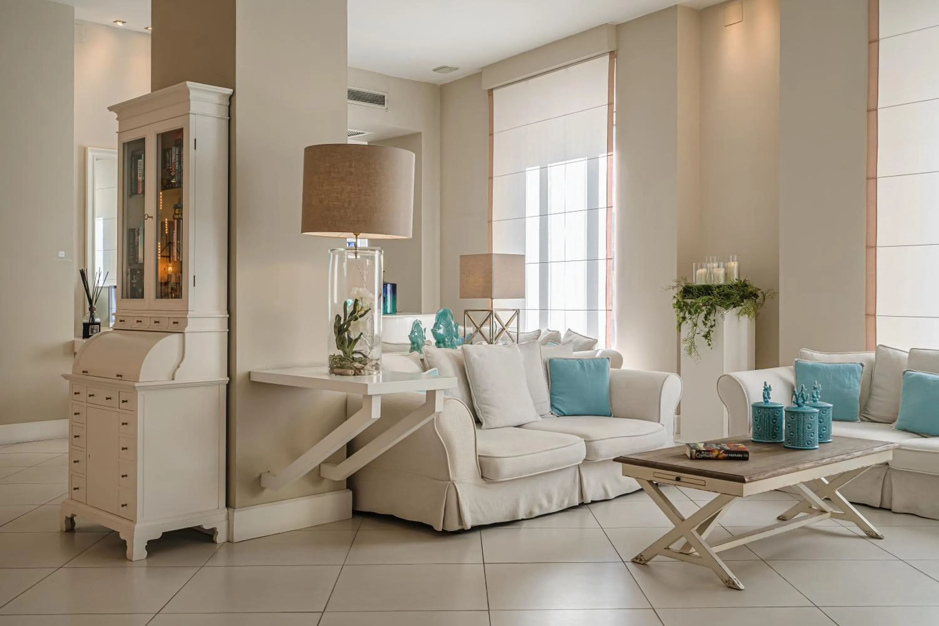 Seating area in Hotel Capri