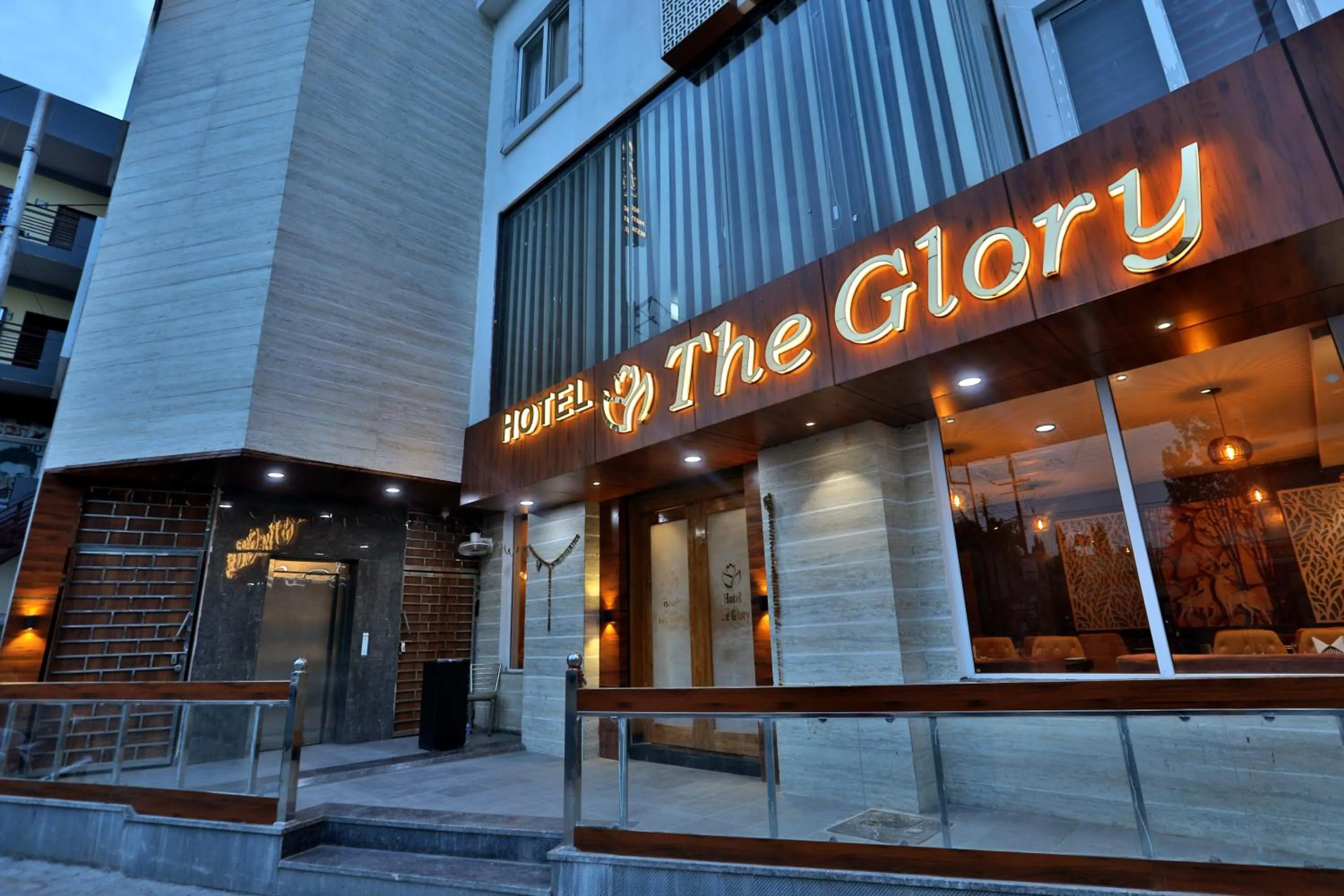 FabHotel The Glory