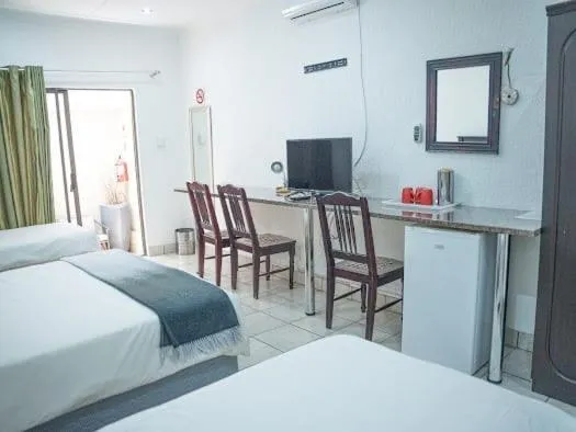 Bed in 196 On Victoria Bed & Breakfast