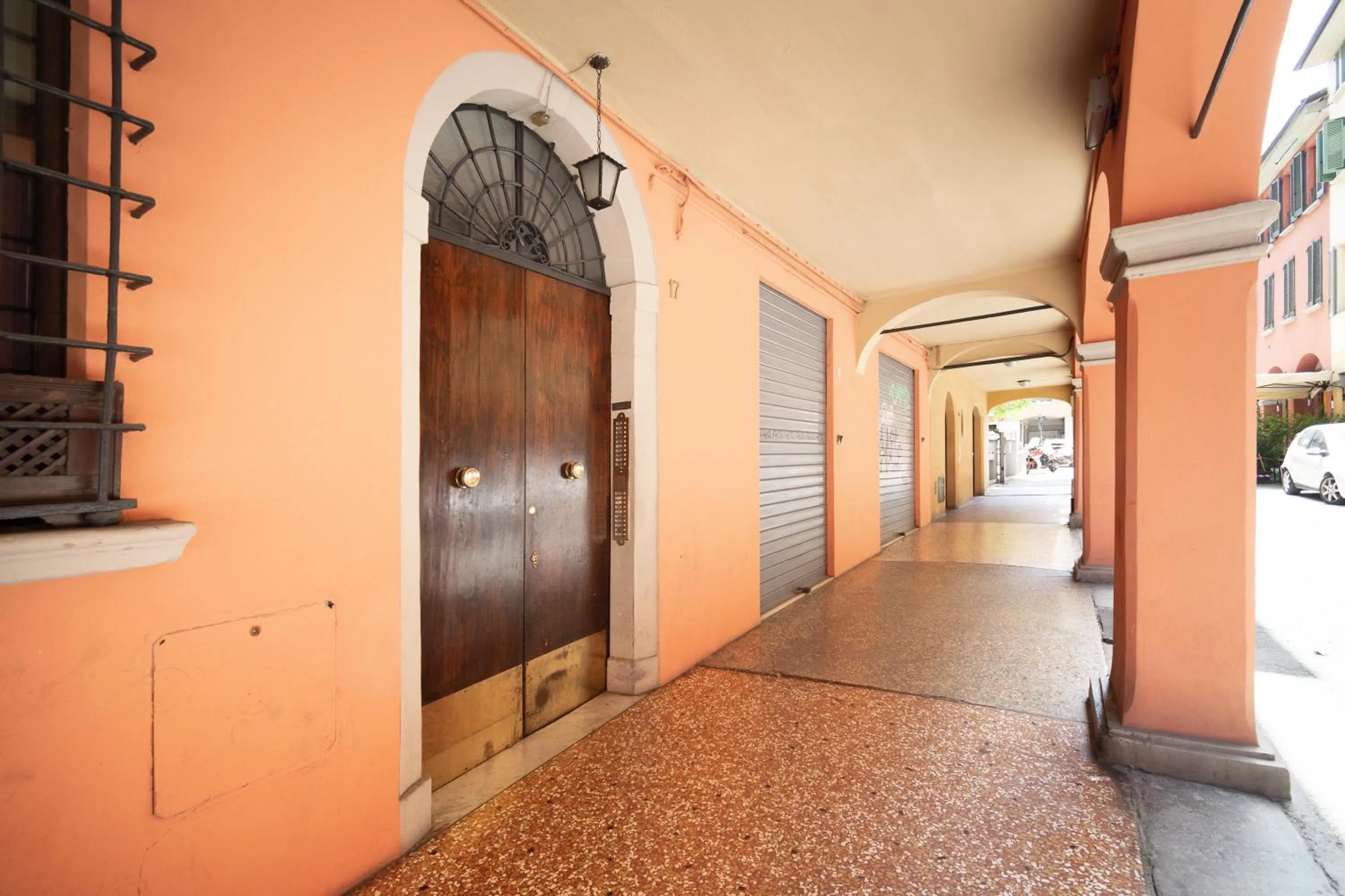 Facade/entrance in HouSmart San Carlo 17
