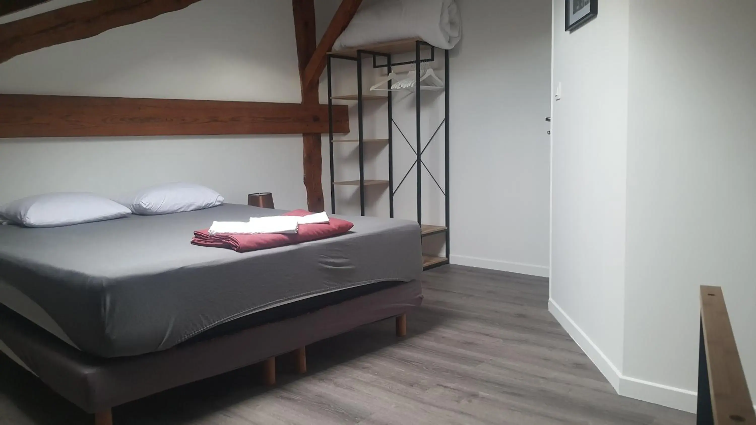 Three-Bedroom Apartment in Beau T4 au cœur du centre ville Three-Bedroom Apartment in Beau T4 au cœur du centre ville