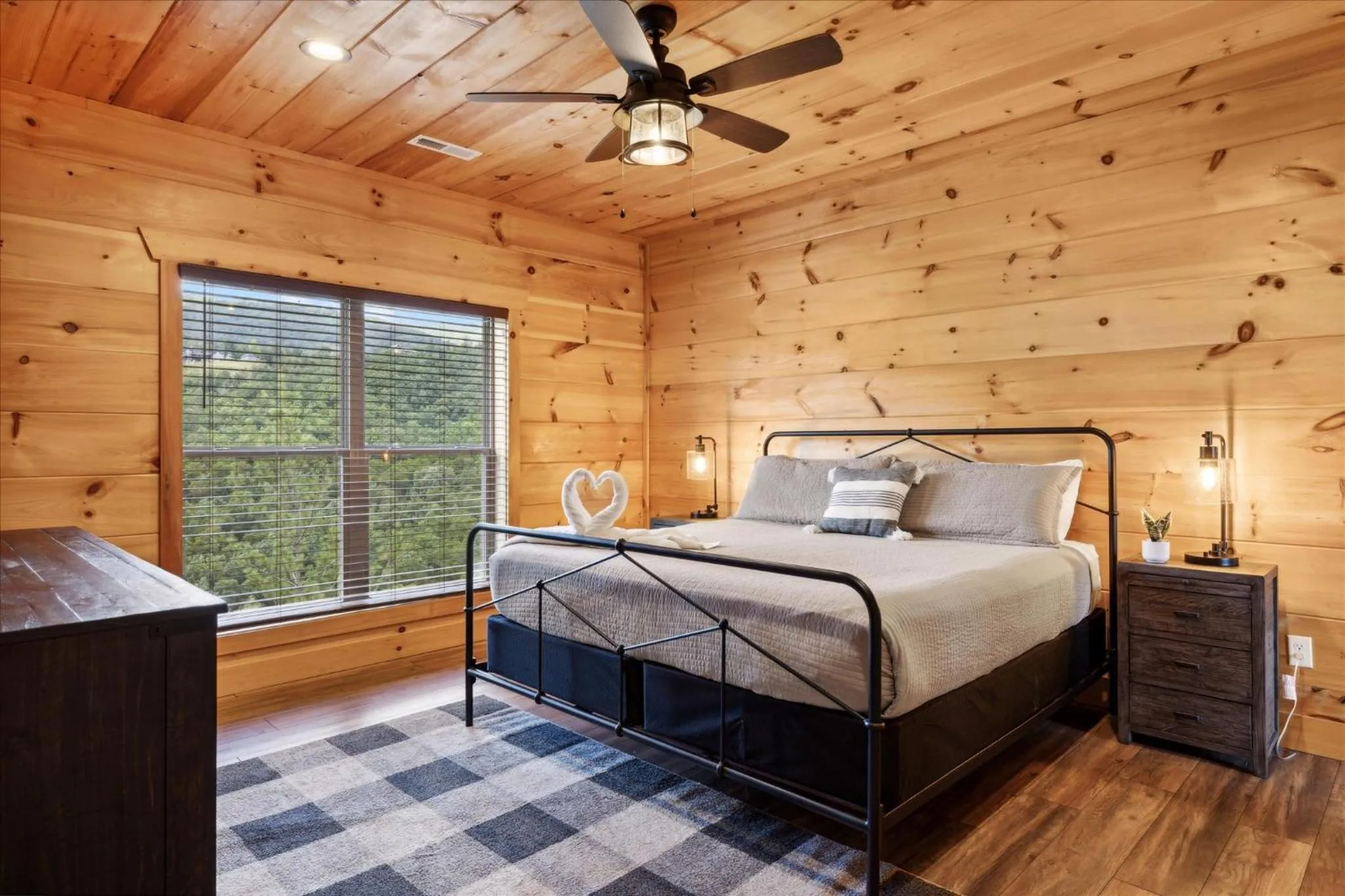 Bed in Cabin Goals ✨ Private Pool, Hot Tub + Epic Views! - Eaglebend Cabin