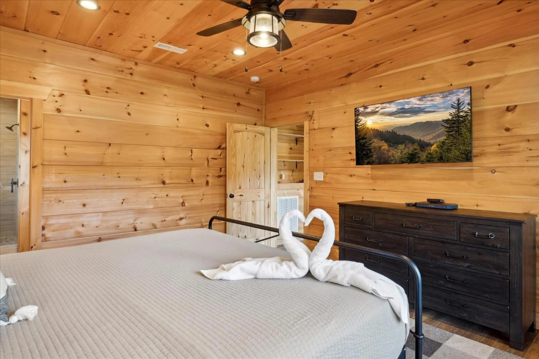 Bed in Cabin Goals ✨ Private Pool, Hot Tub + Epic Views! - Eaglebend Cabin