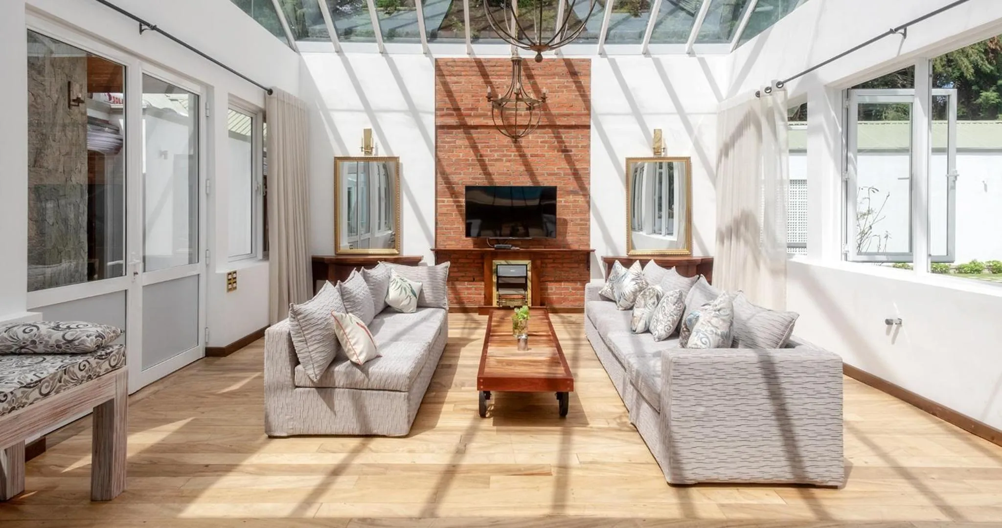 Communal lounge/ TV room in W15 Lake Gregory