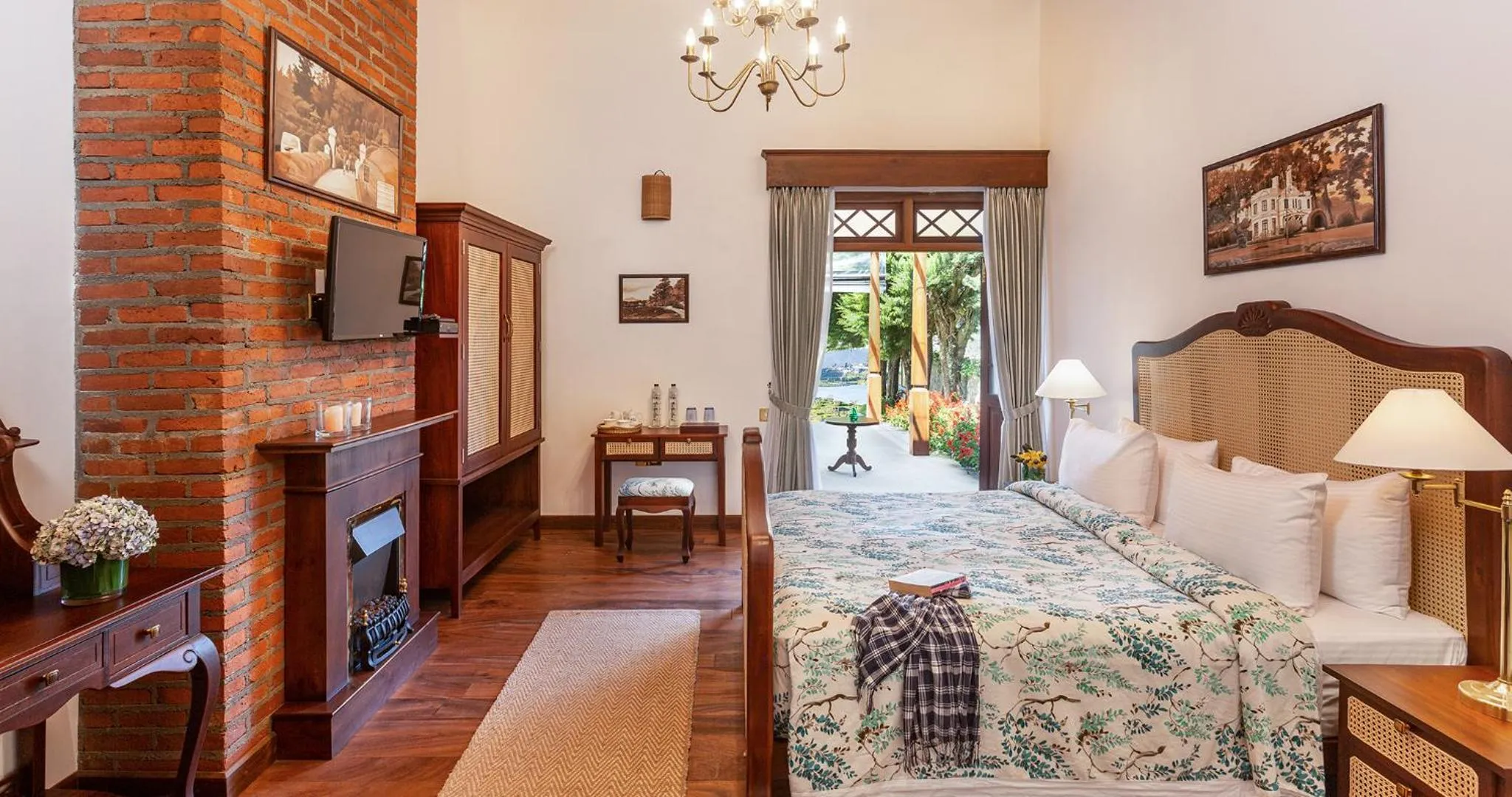 Bed in W15 Lake Gregory