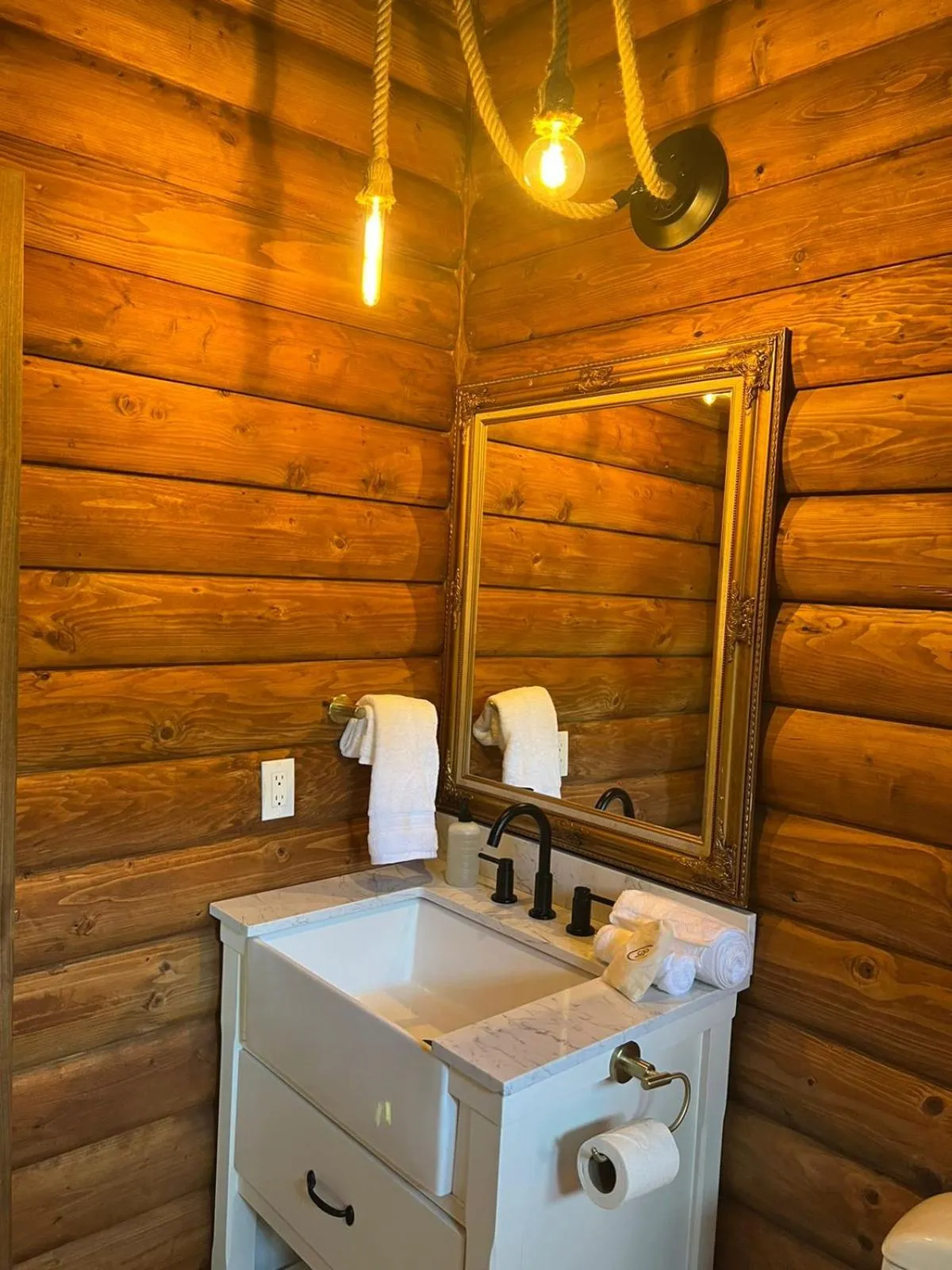 Bathroom in Boskenvid Hotel - Romantic Treehouses & Skypool