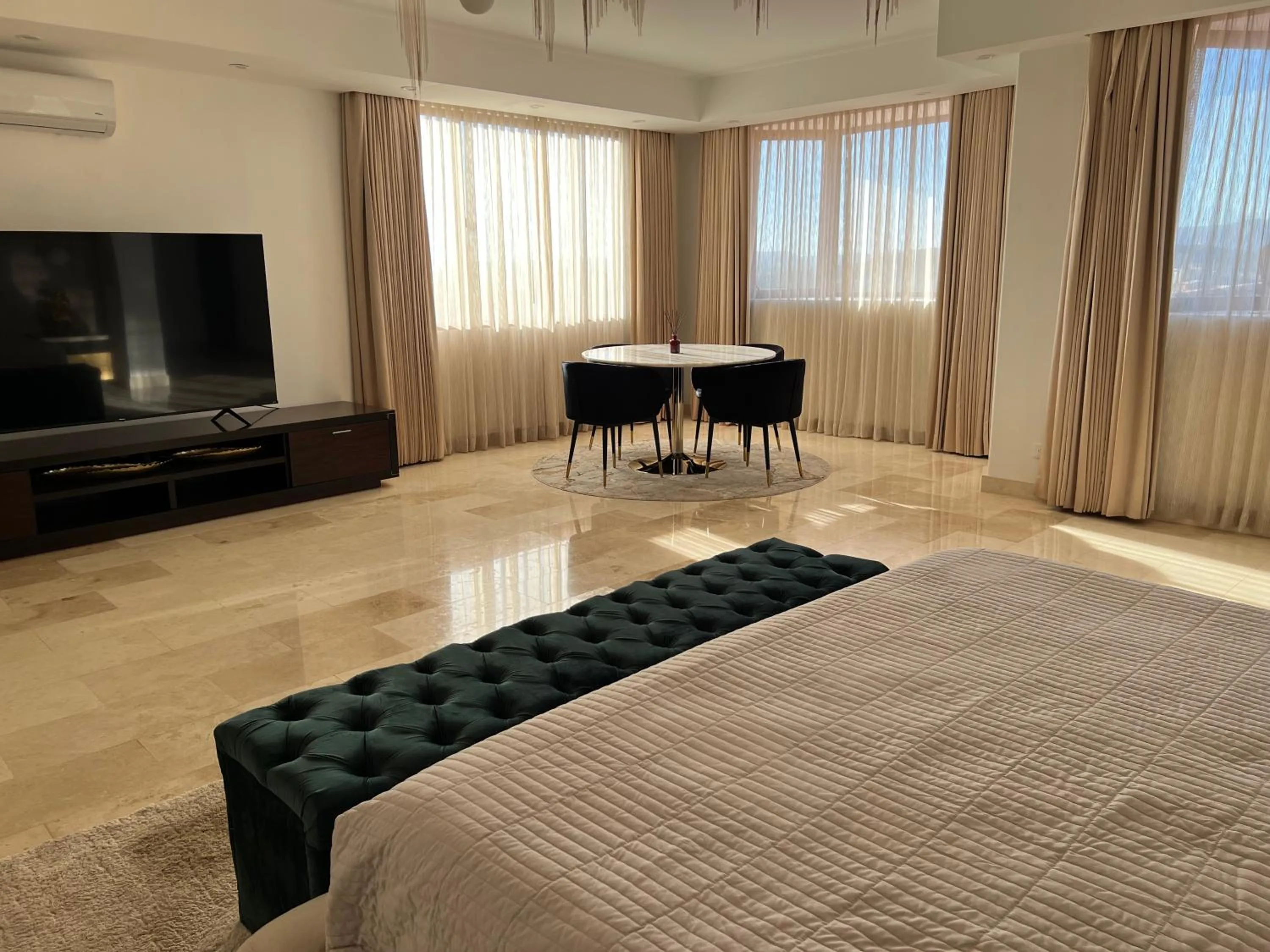 Three-Bedroom Villa in Boskenvid Hotel - Romantic Treehouses & Skypool