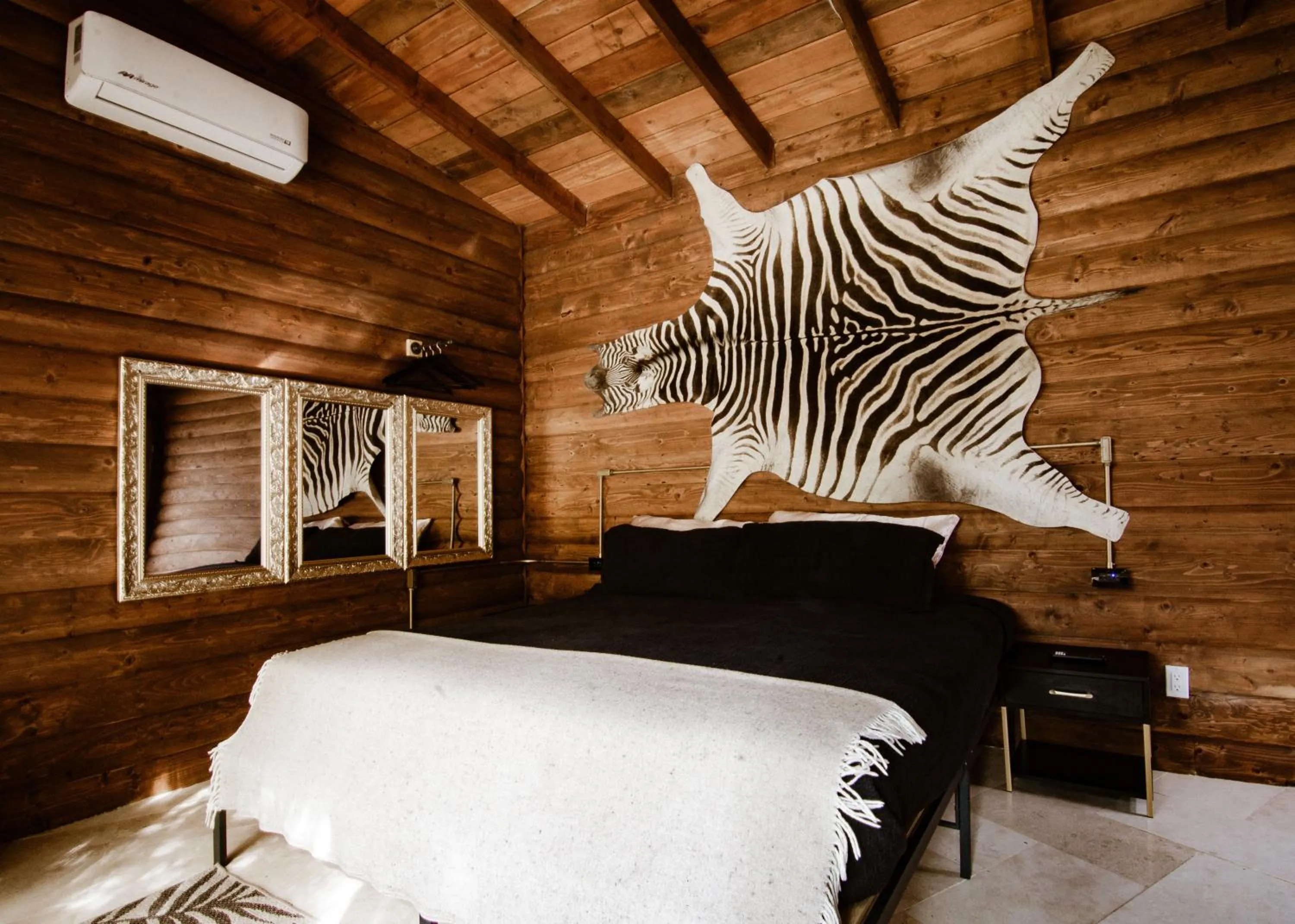 Decorative detail, Bed in Boskenvid Hotel - Romantic Treehouses & Skypool