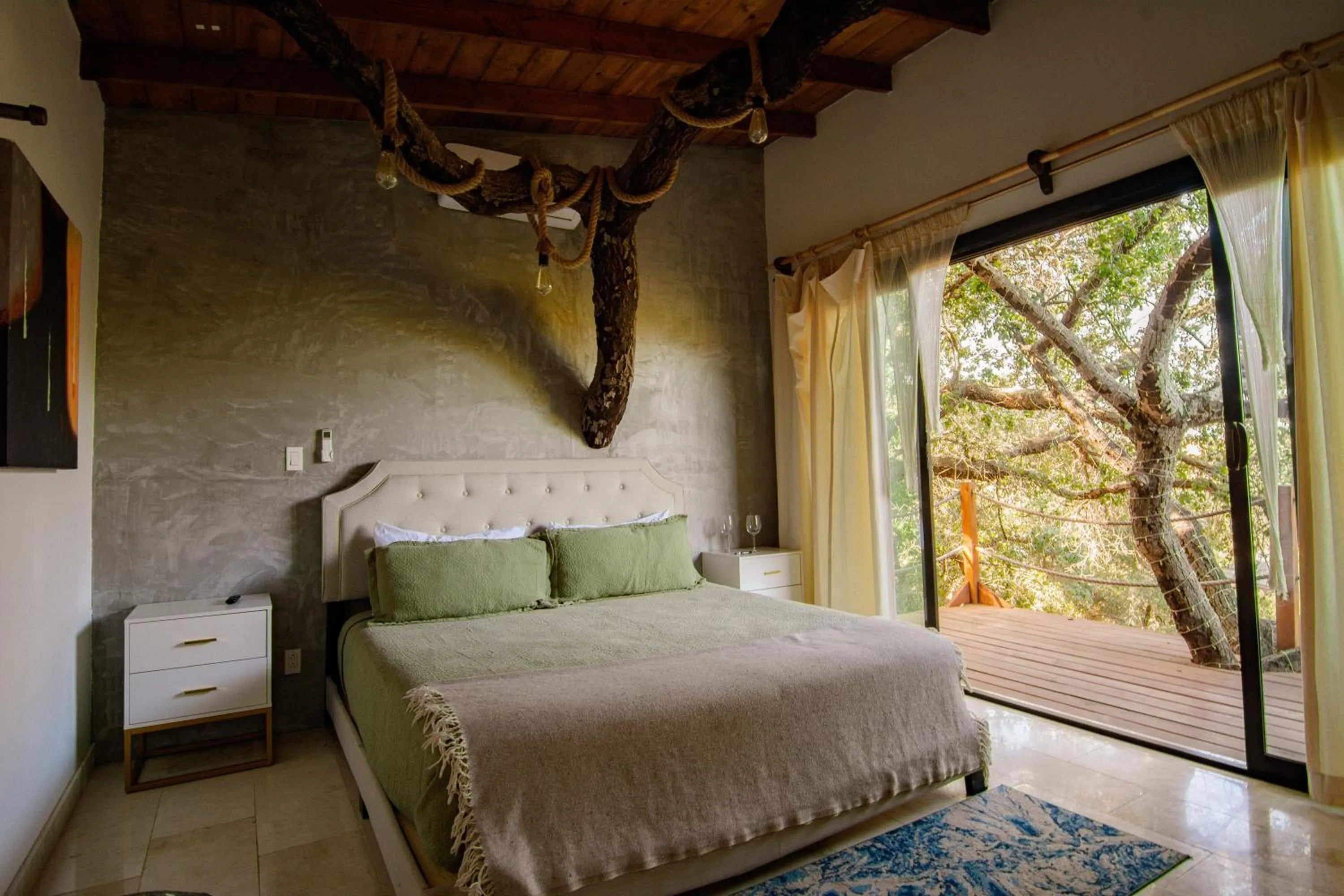 Bed in Boskenvid Hotel - Romantic Treehouses & Skypool