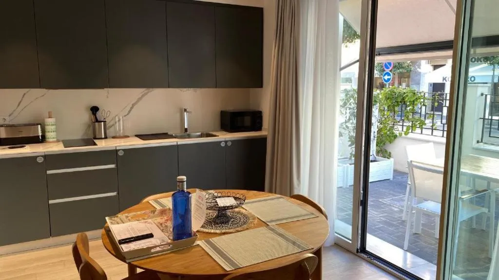 Kitchen or kitchenette in Apartamentos Turísticos La Plaza