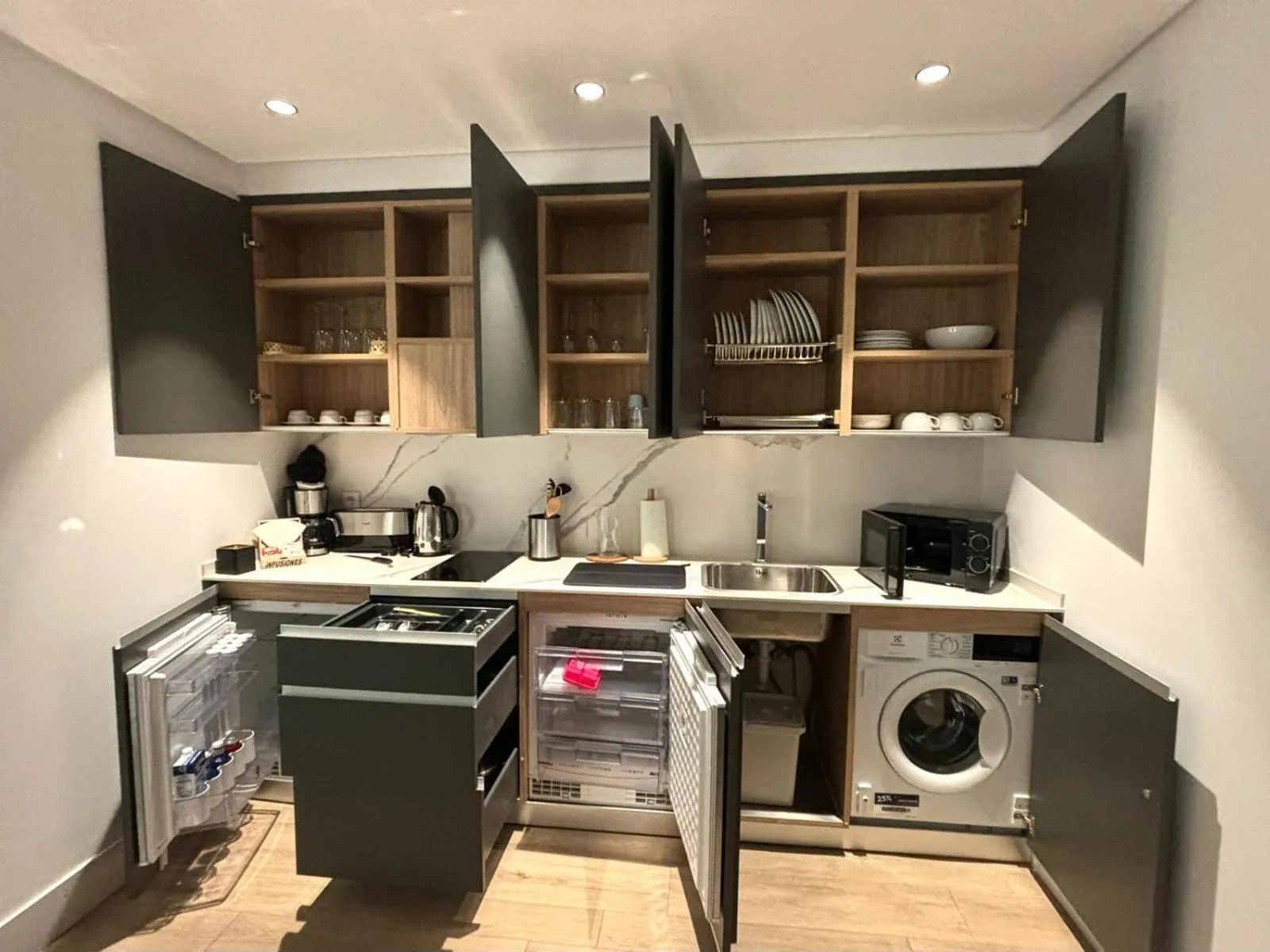 Kitchen or kitchenette in Apartamentos Turísticos La Plaza