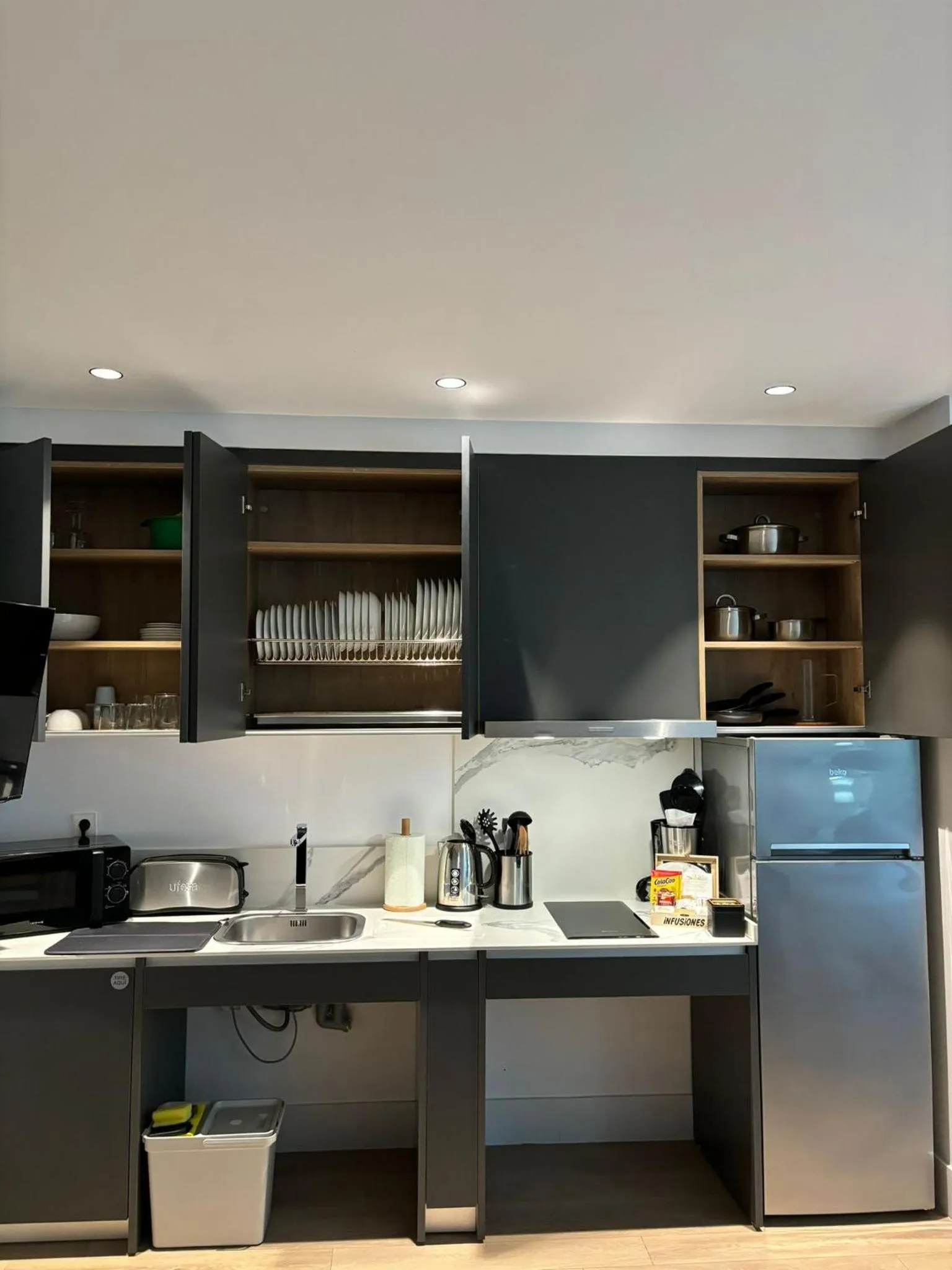 Coffee/tea facilities in Apartamentos Turísticos La Plaza