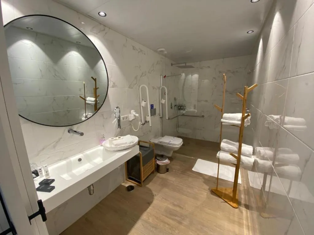 Shower in Apartamentos Turísticos La Plaza