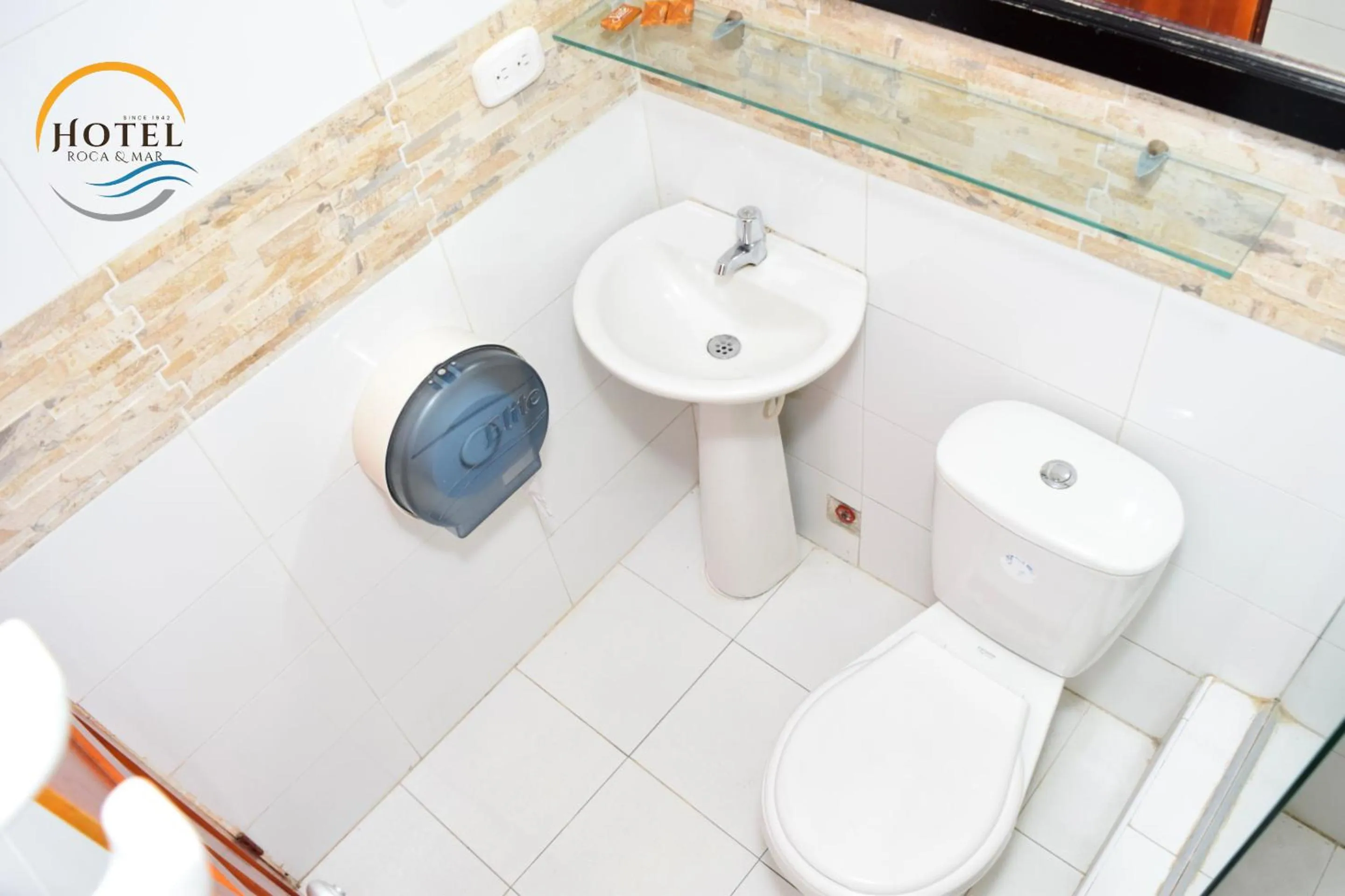 Bathroom in Hotel Roca & Mar